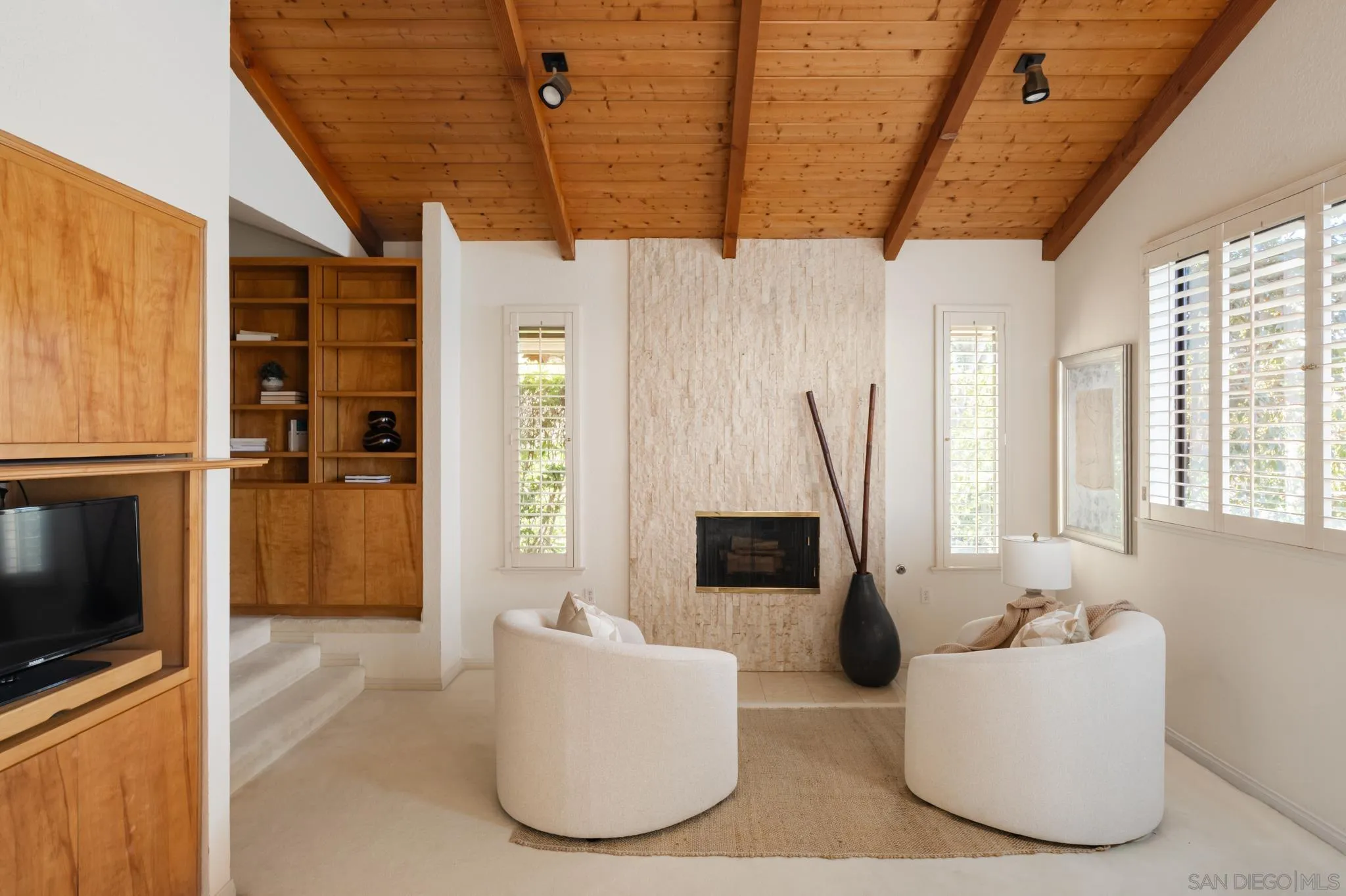 15943 Ranch Hollow Rd