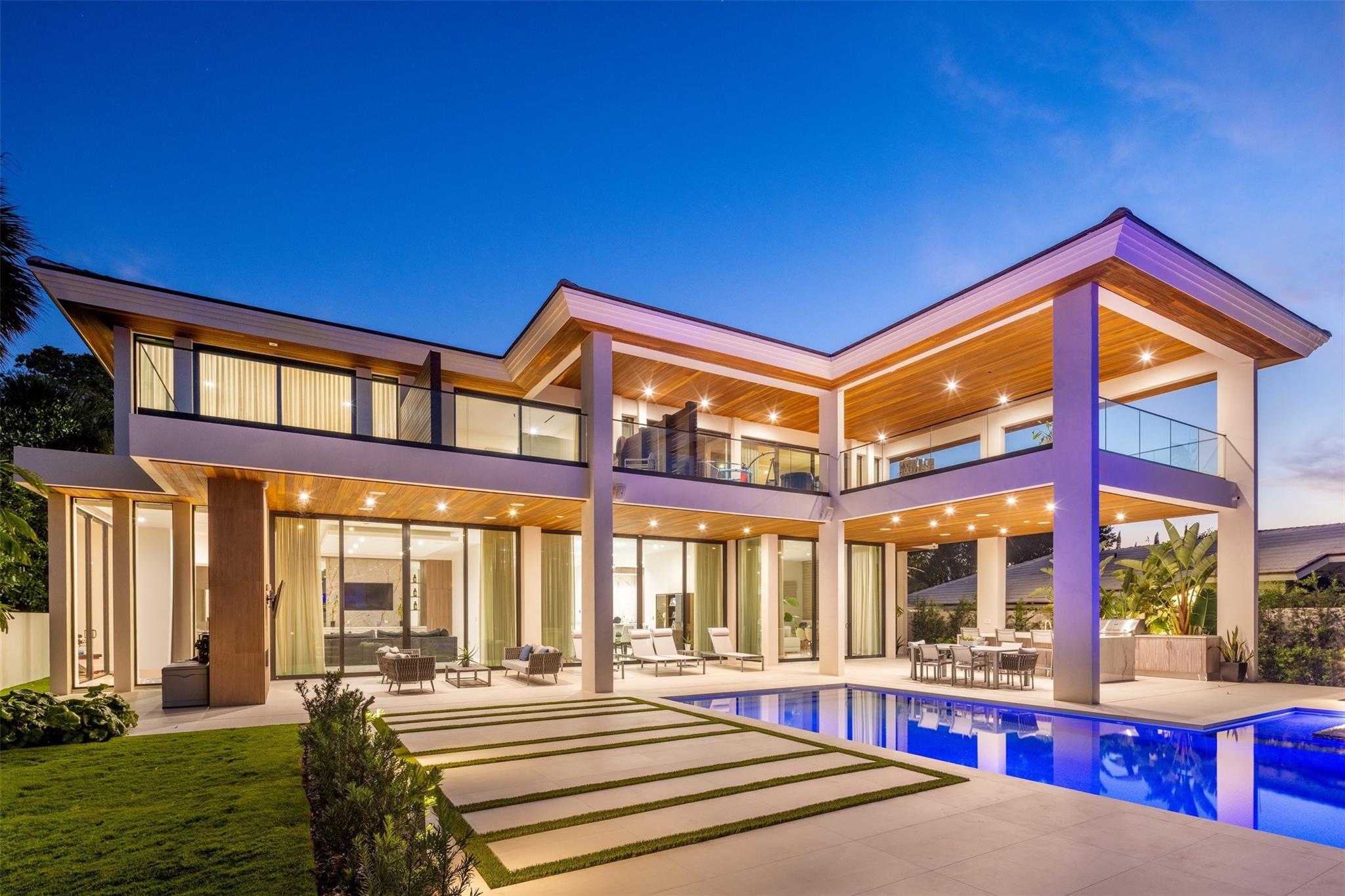 2421 Barcelona Dr