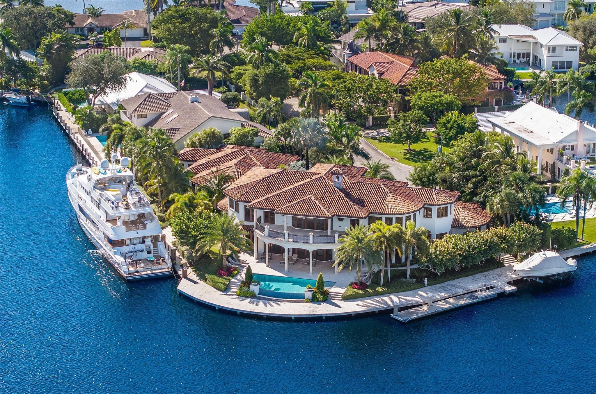 632 2ND KEY DR