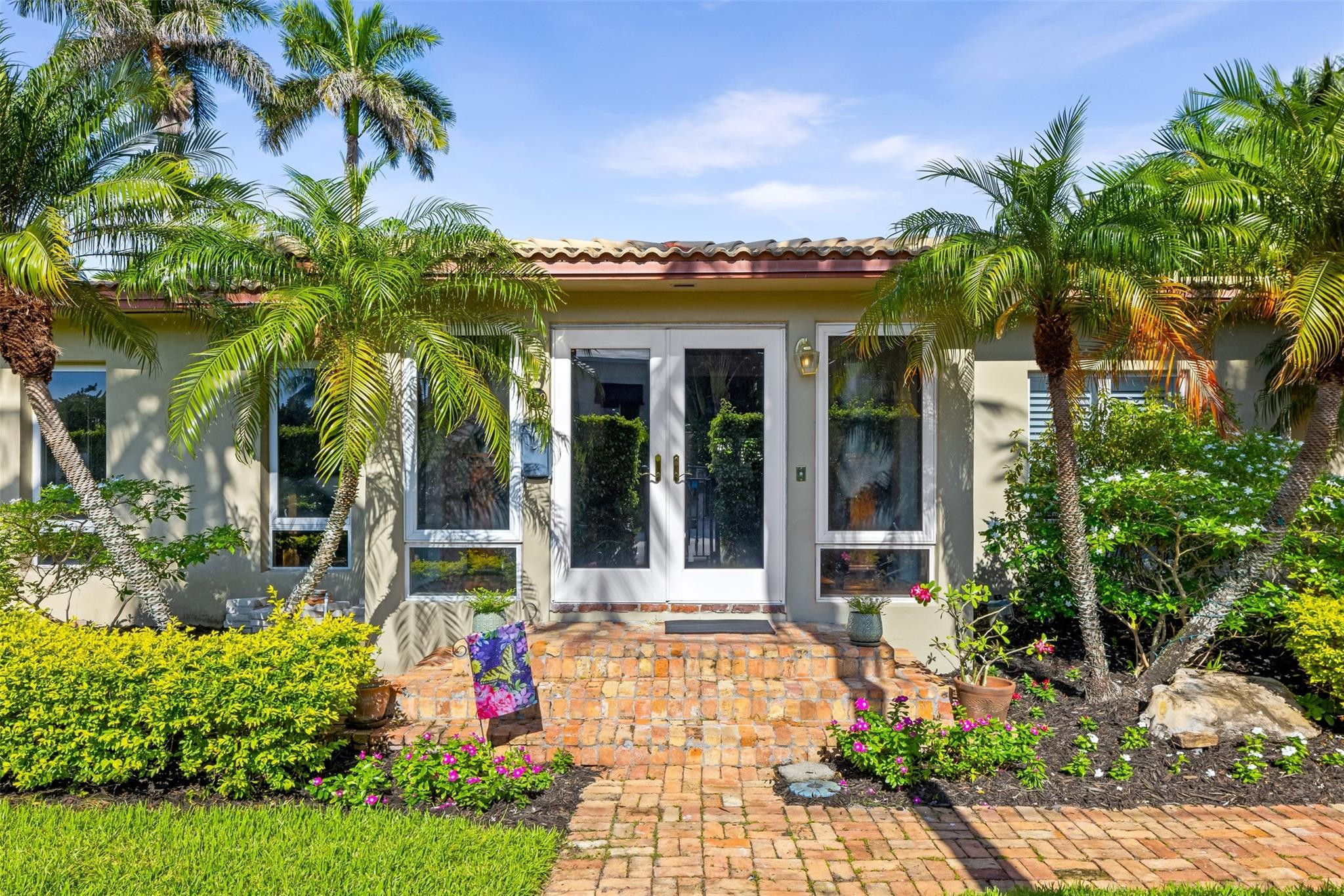 359 Poinciana Dr