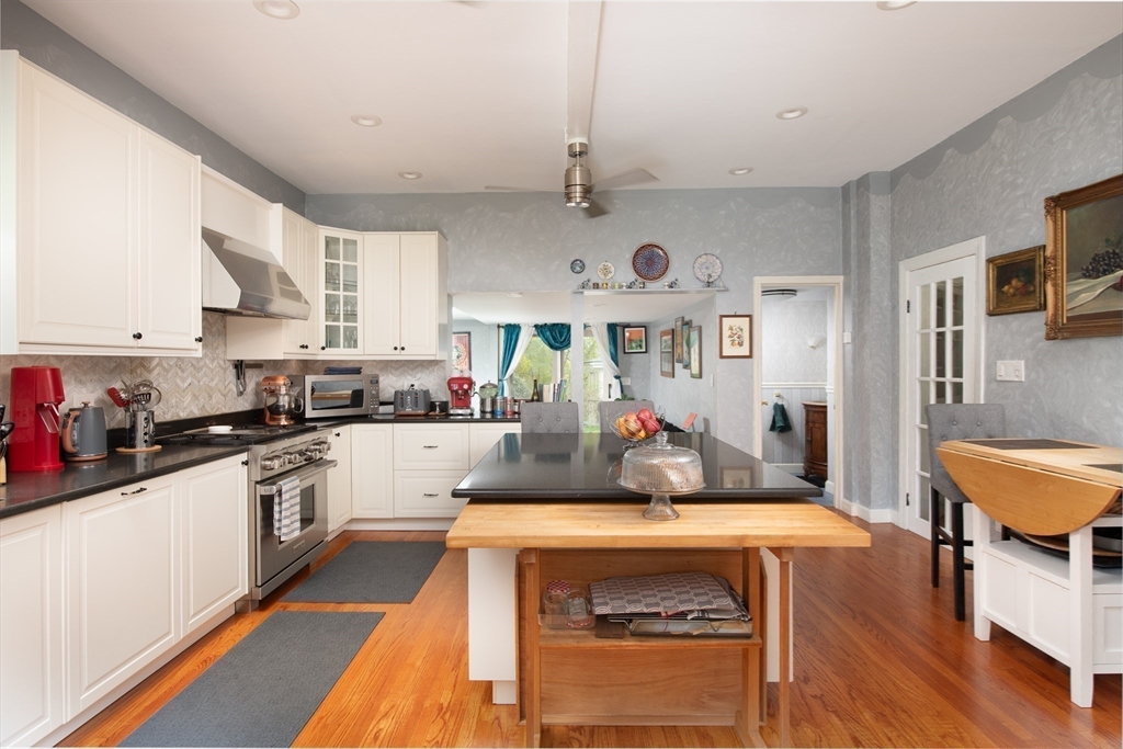 318 Metropolitan Ave