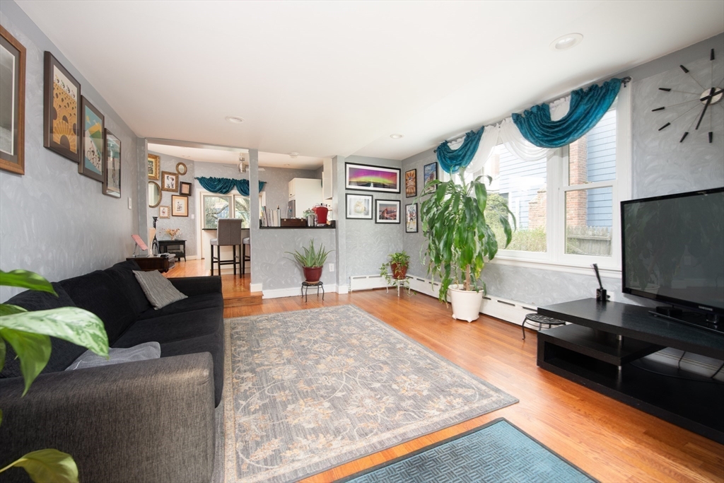 318 Metropolitan Ave