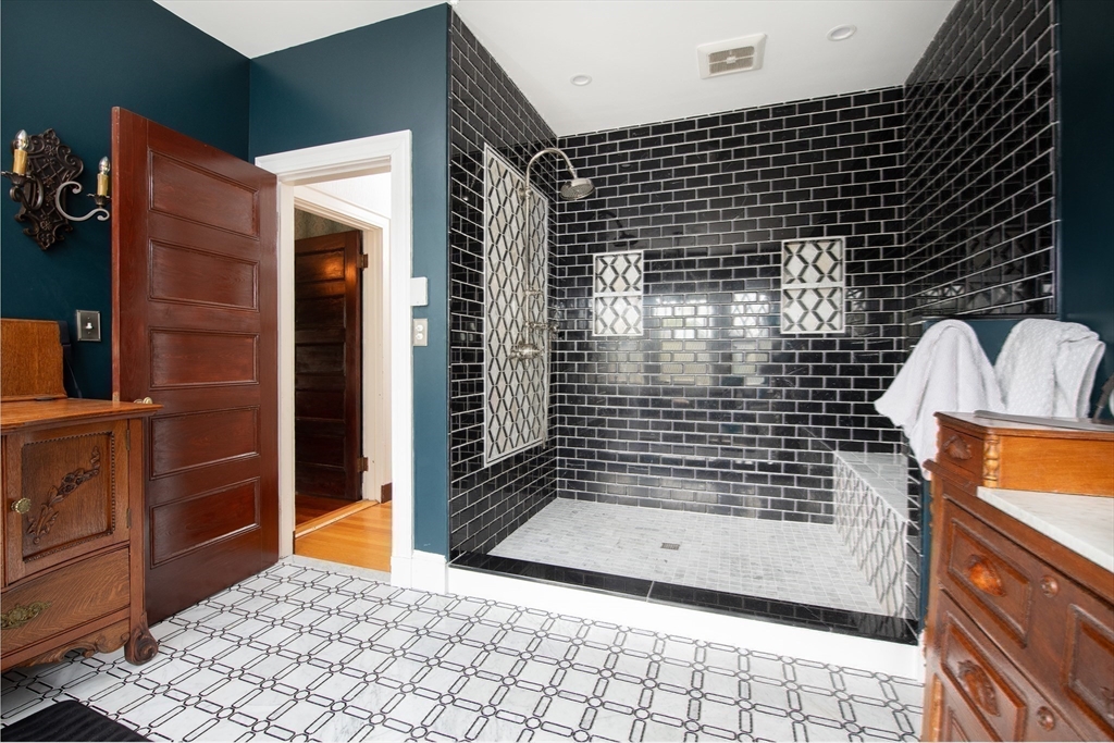 318 Metropolitan Ave