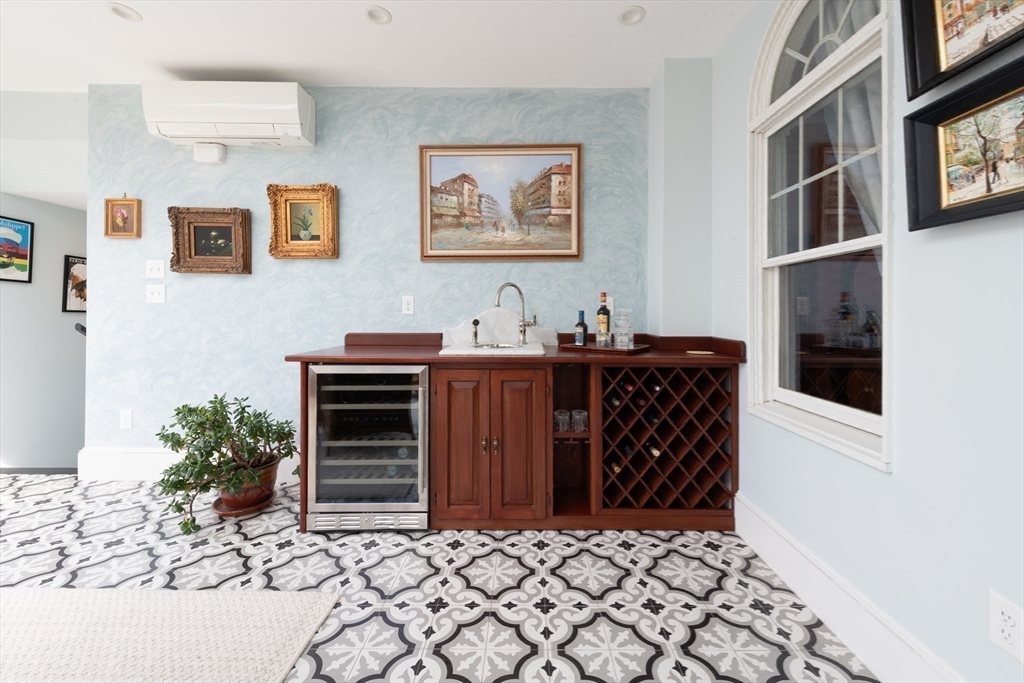 318 Metropolitan Ave