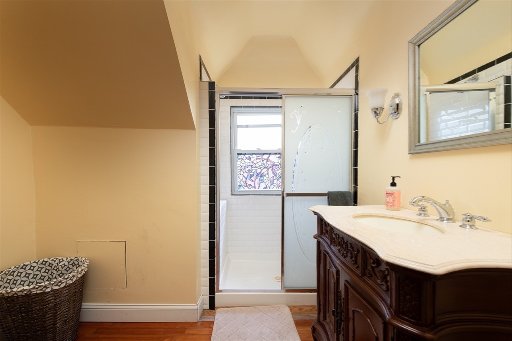 318 Metropolitan Ave