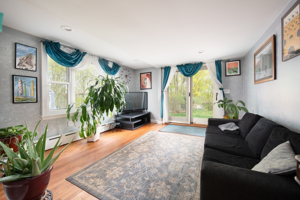 318 Metropolitan Ave