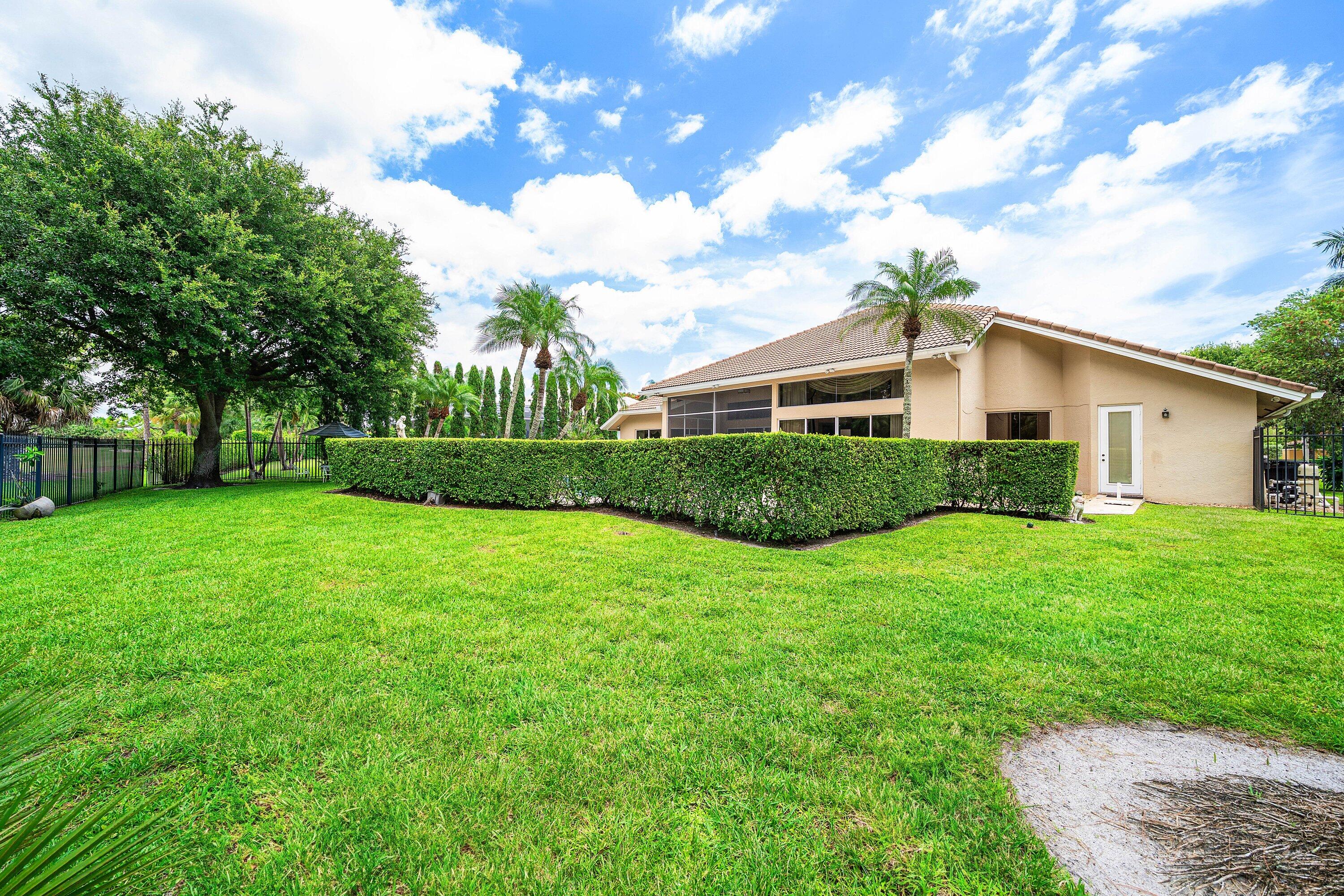 1697 Mayacoo Lakes Boulevard