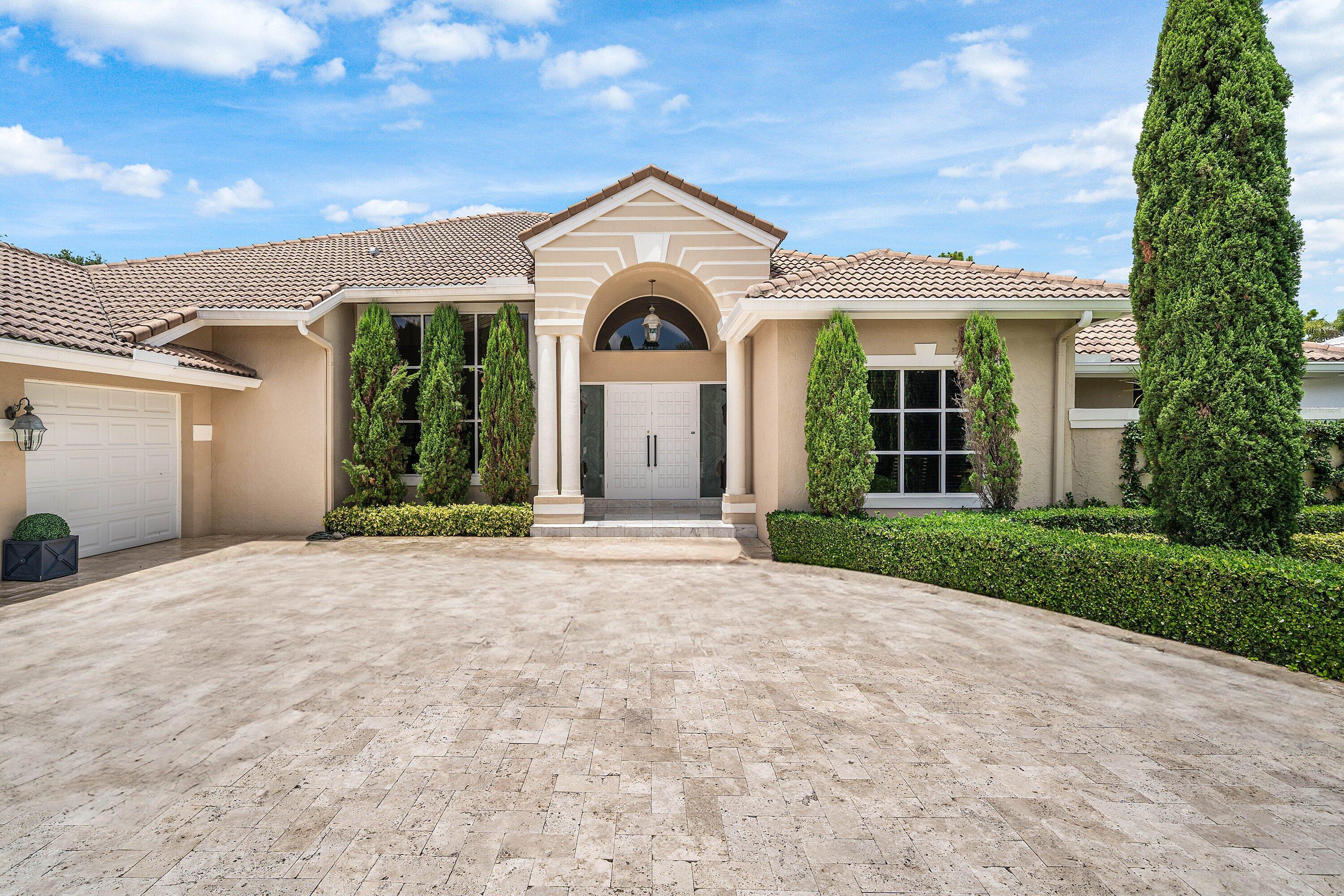 1697 Mayacoo Lakes Boulevard