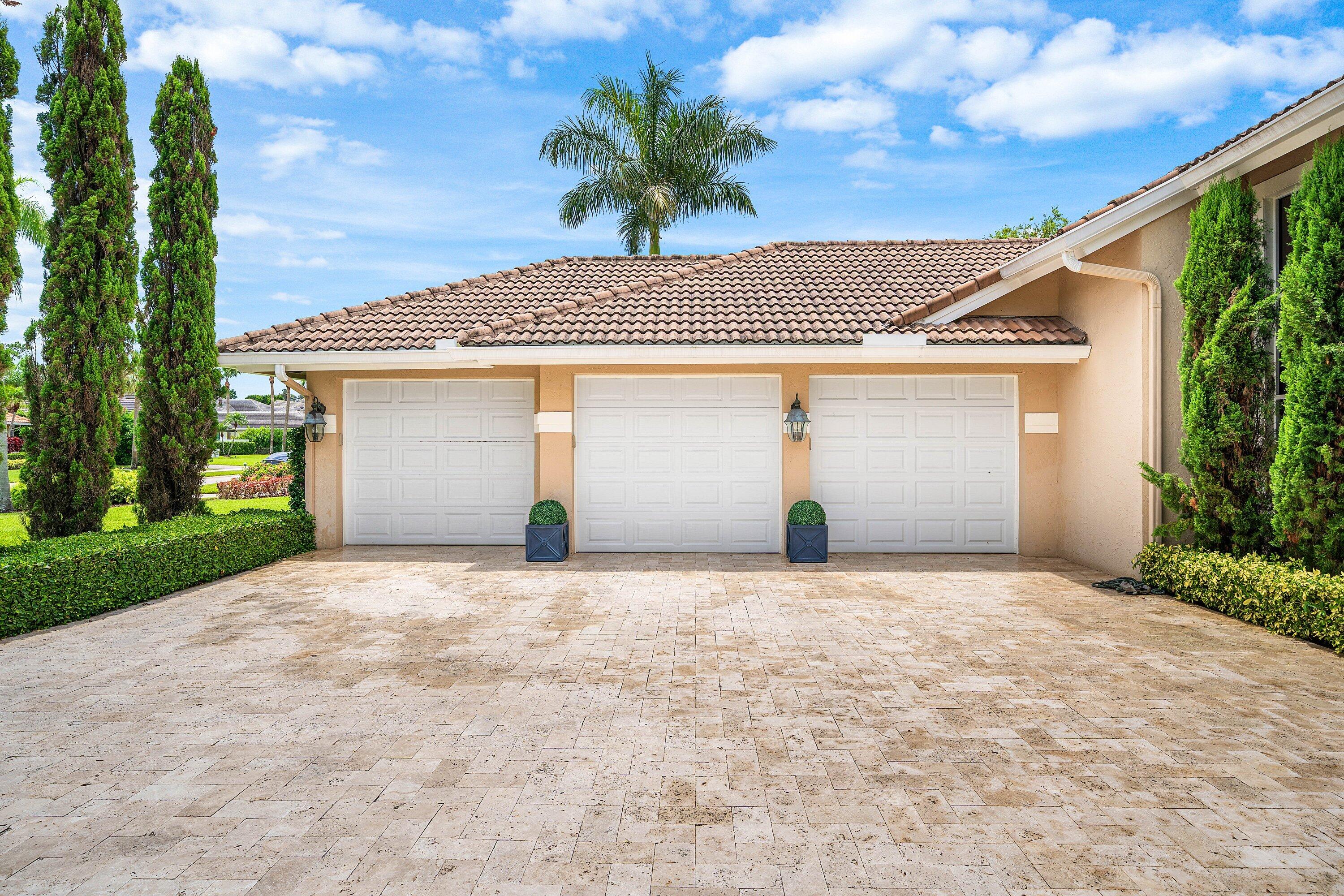 1697 Mayacoo Lakes Boulevard