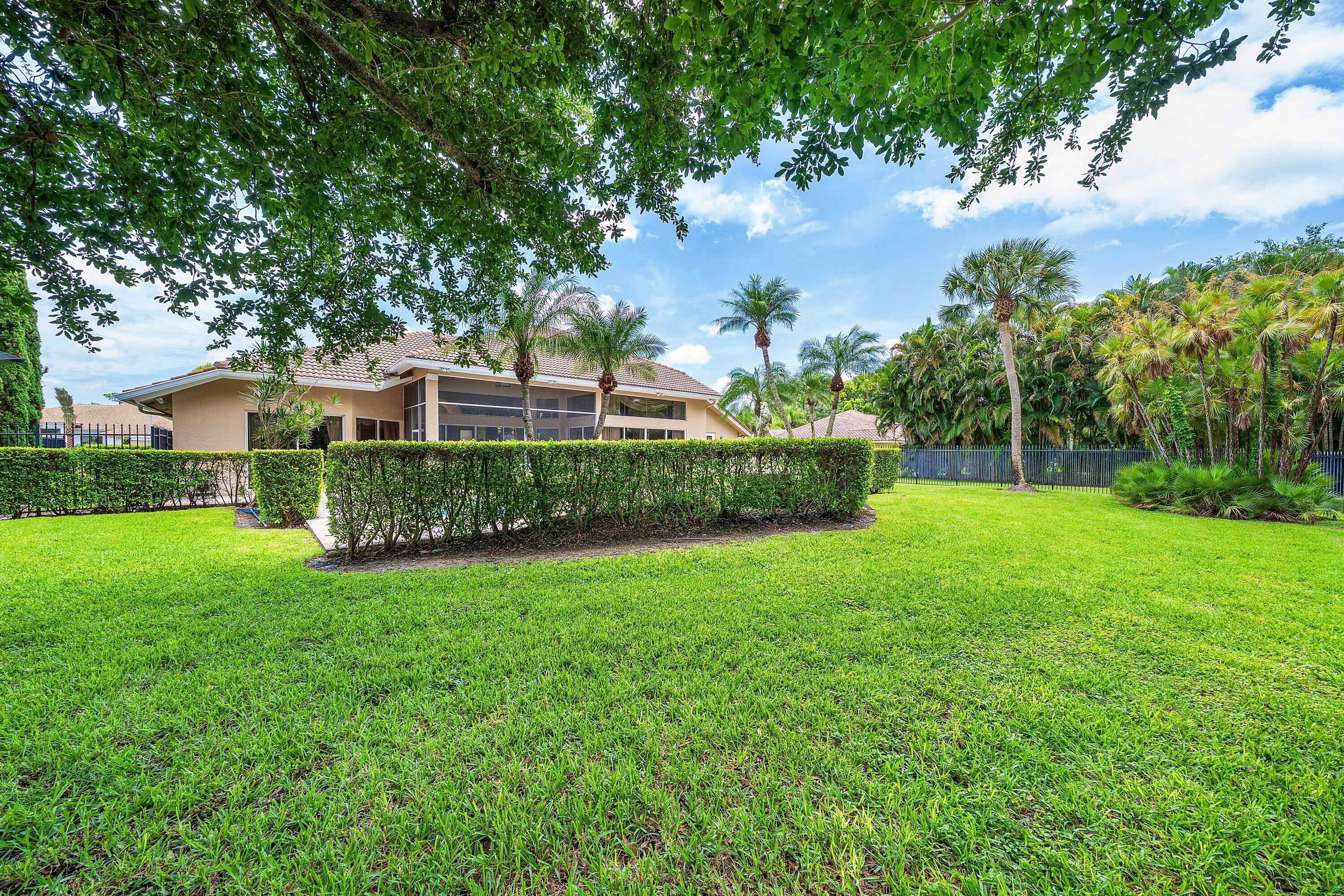 1697 Mayacoo Lakes Boulevard