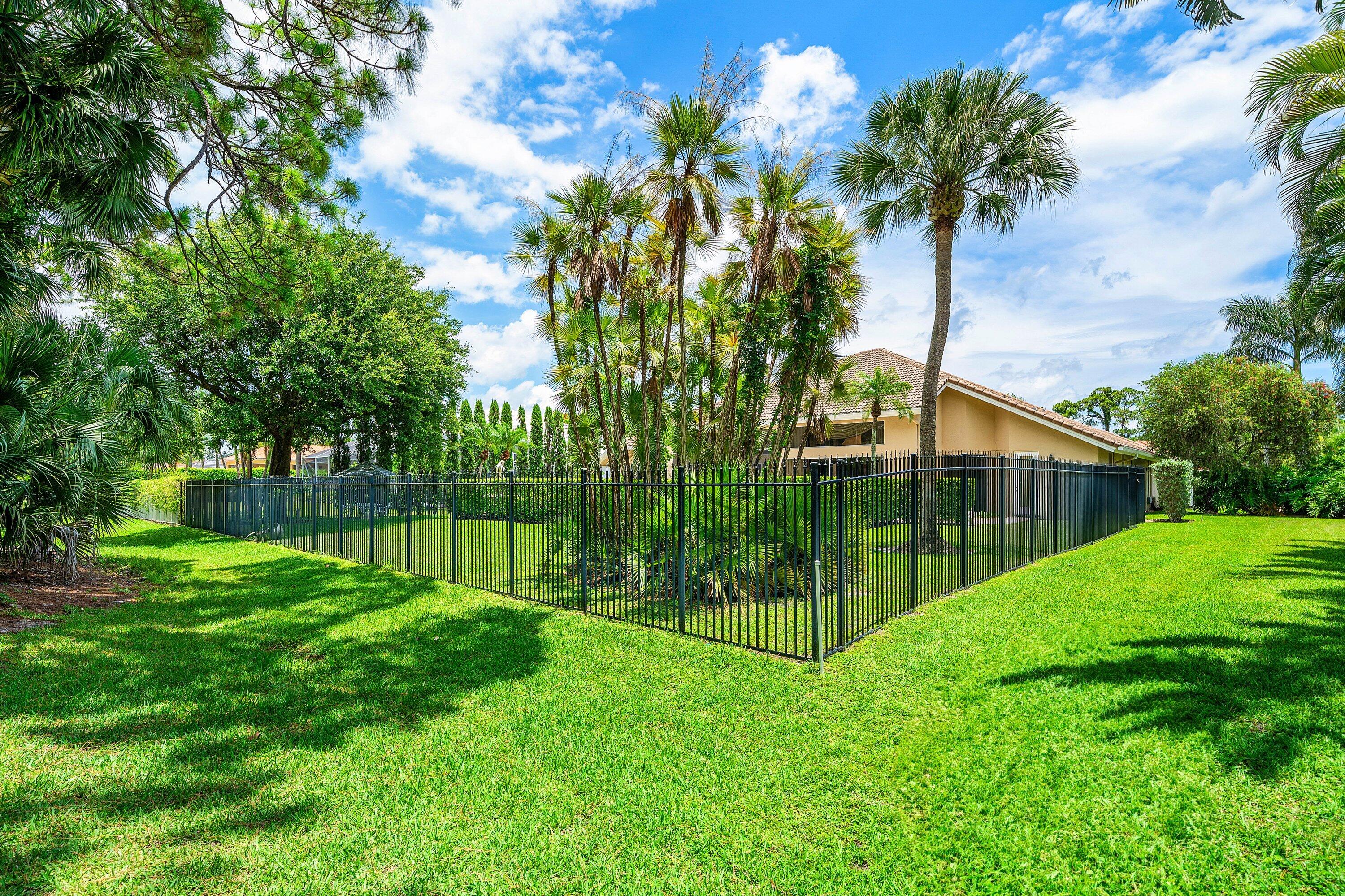 1697 Mayacoo Lakes Boulevard