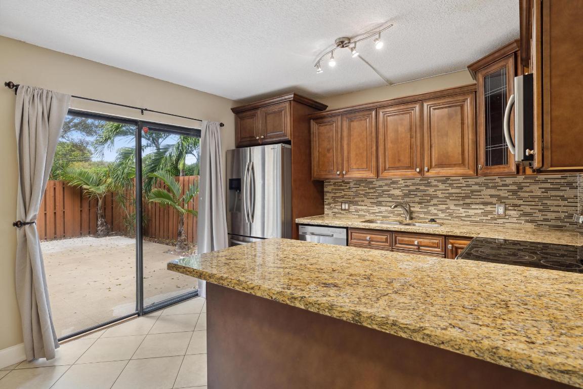 3125 San Fernando Drive Unit: 34-C