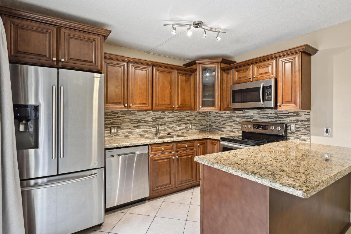 3125 San Fernando Drive Unit: 34-C