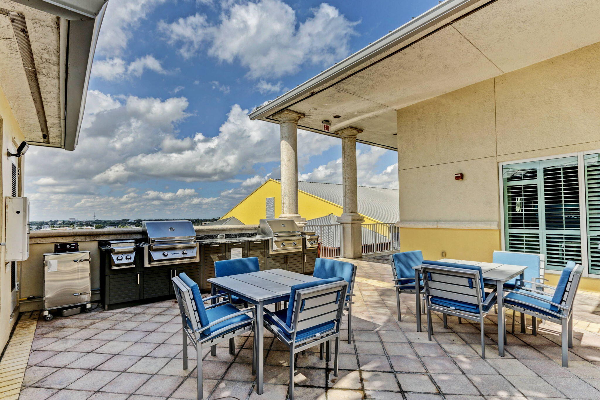 2640 Lake Shore Drive 1710