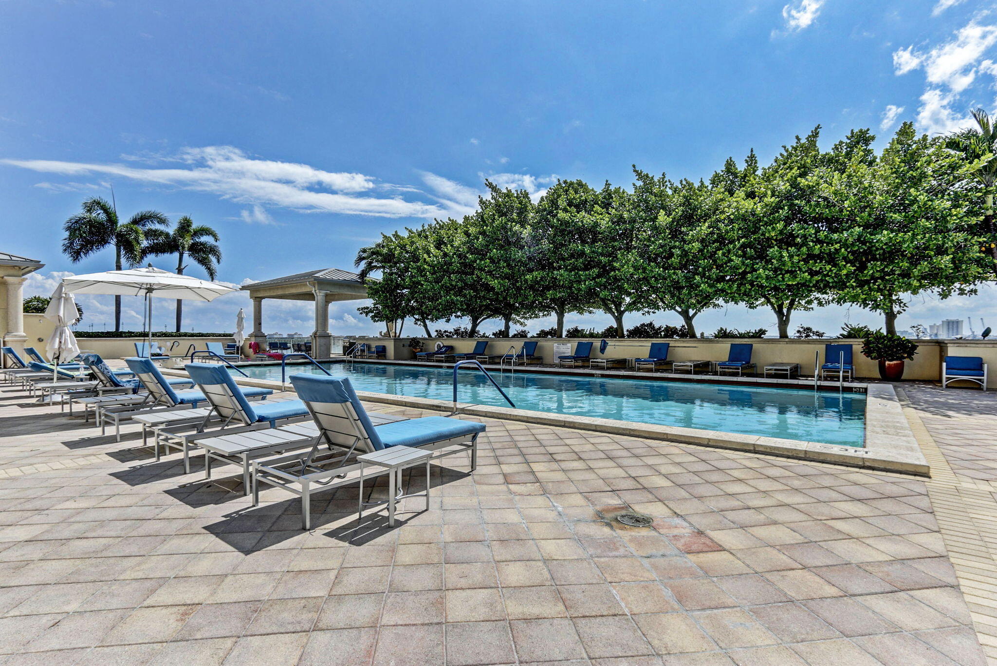 2640 Lake Shore Drive 1710