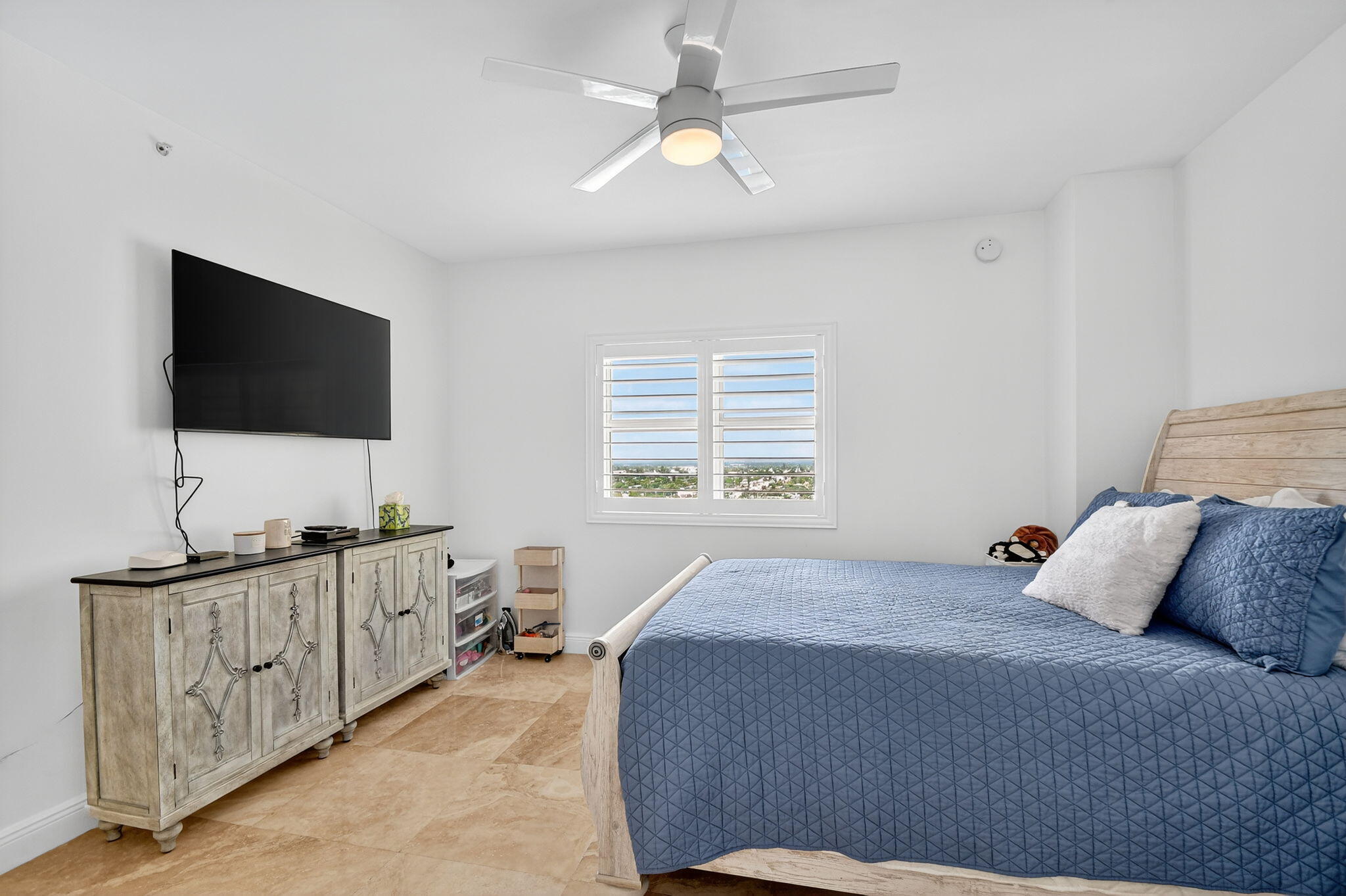 2640 Lake Shore Drive 1710