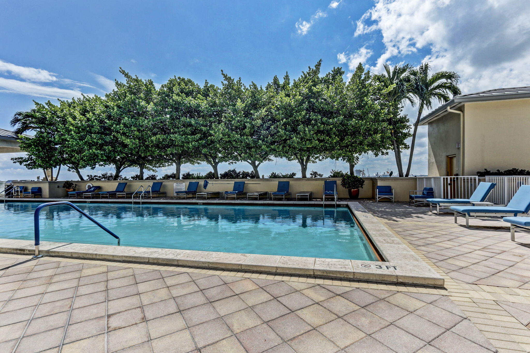 2640 Lake Shore Drive 1710