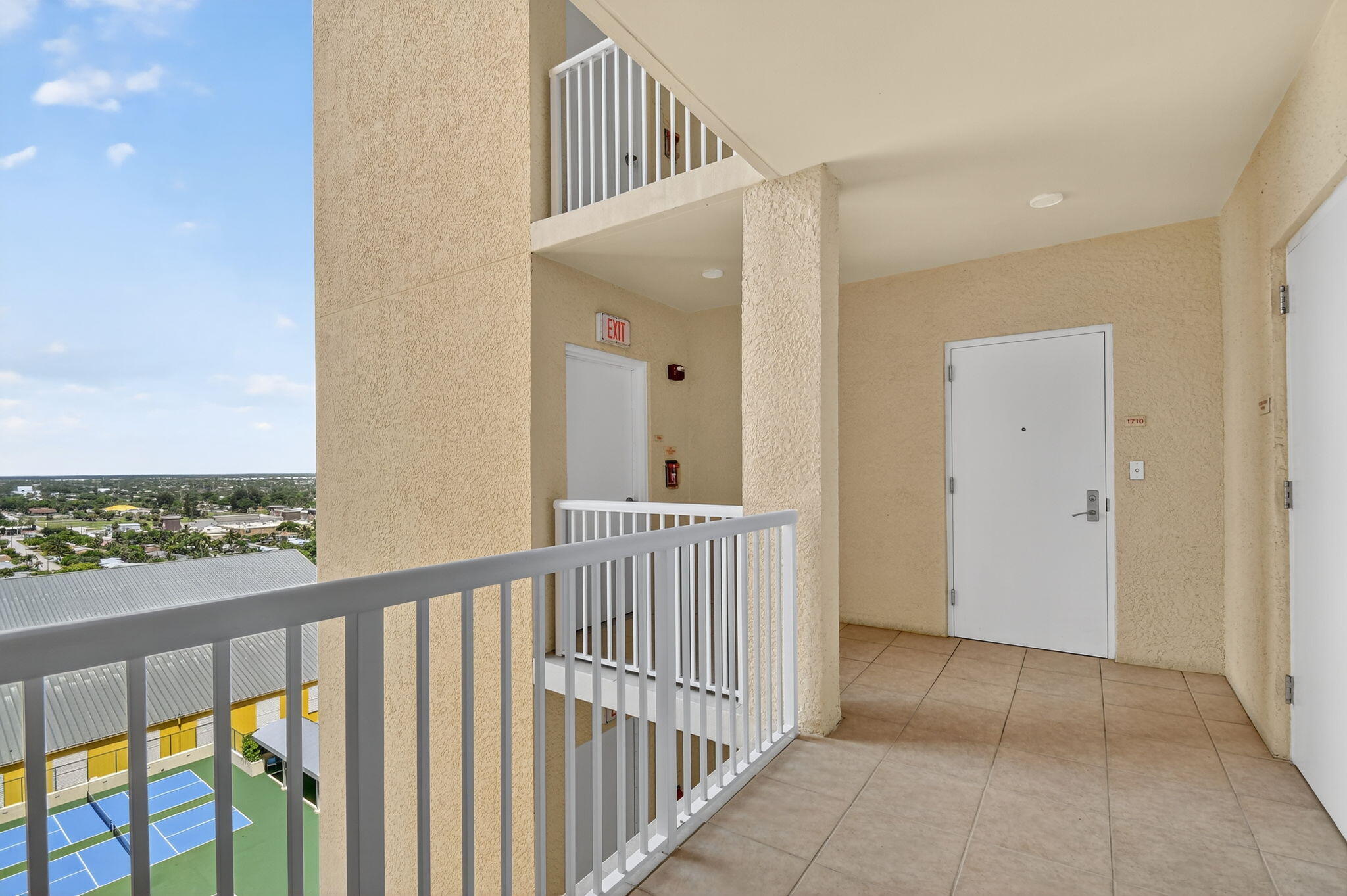 2640 Lake Shore Drive 1710