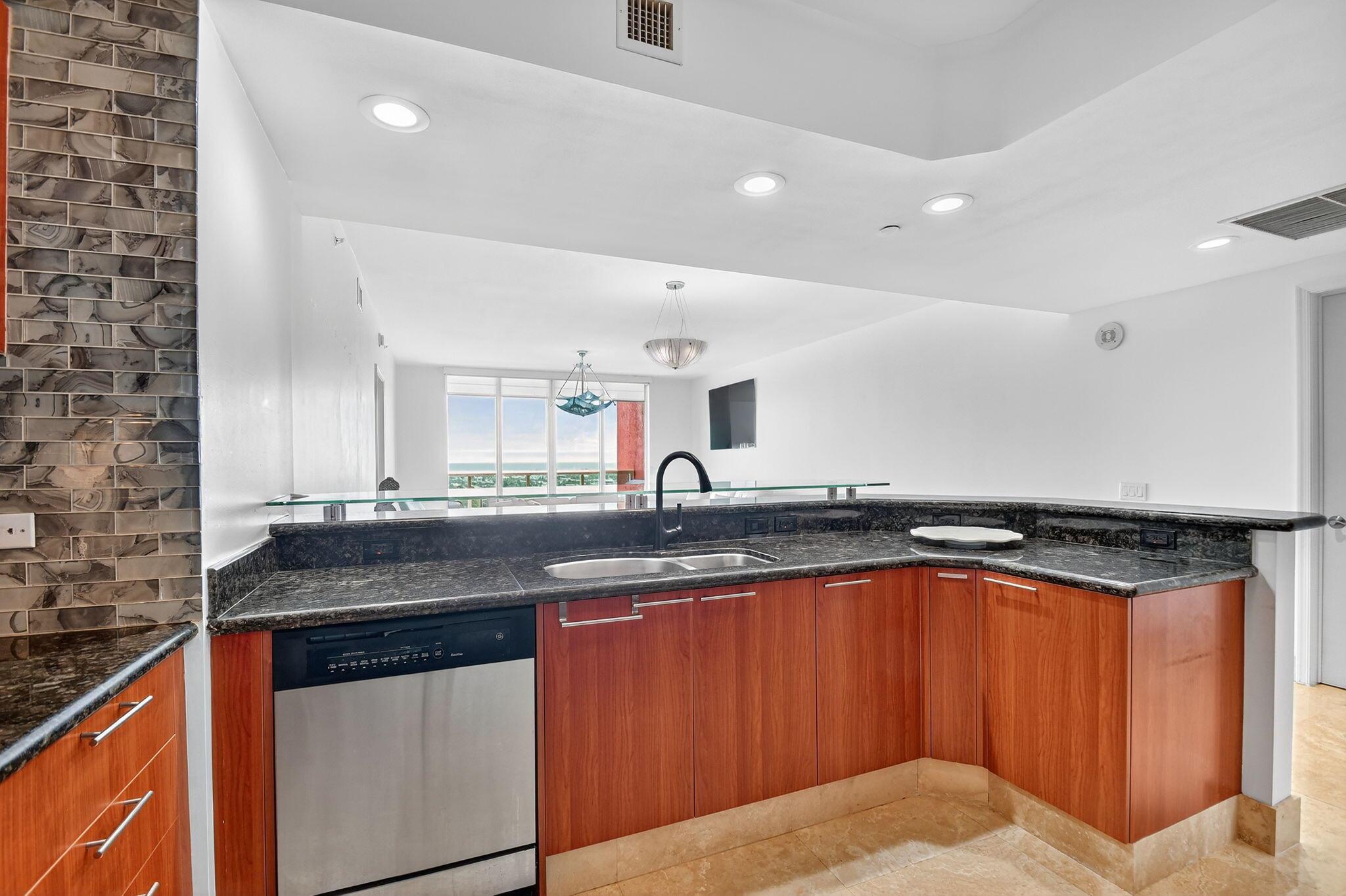 2640 Lake Shore Drive 1710