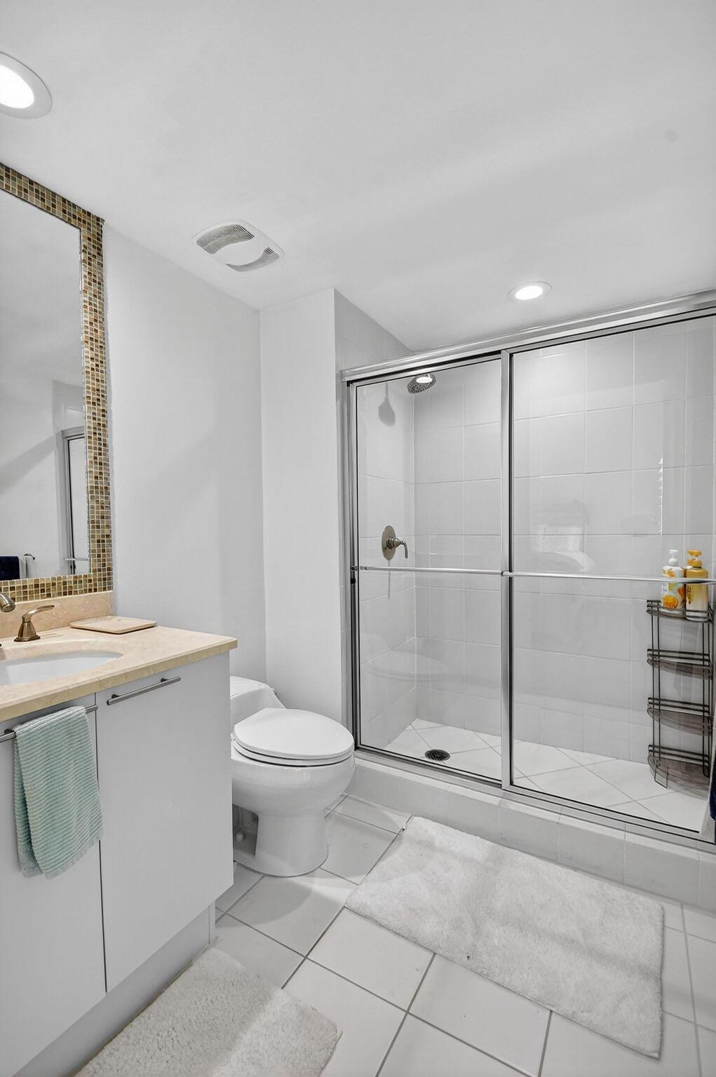 2640 Lake Shore Drive 1710