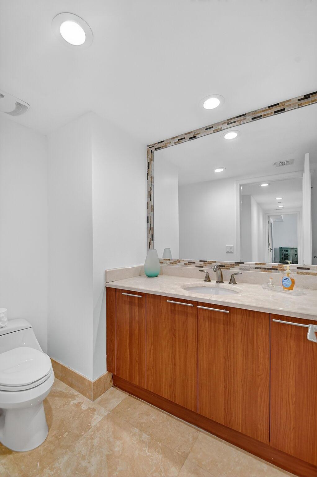 2640 Lake Shore Drive 1710