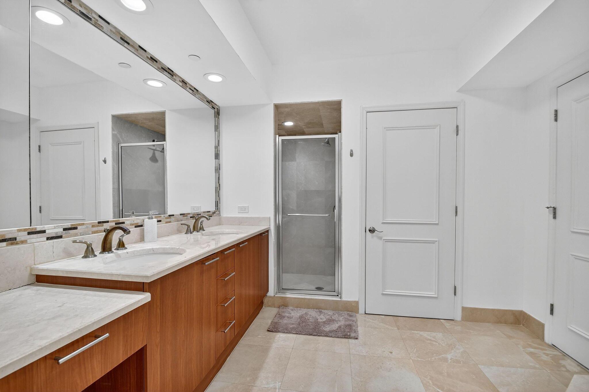 2640 Lake Shore Drive 1710