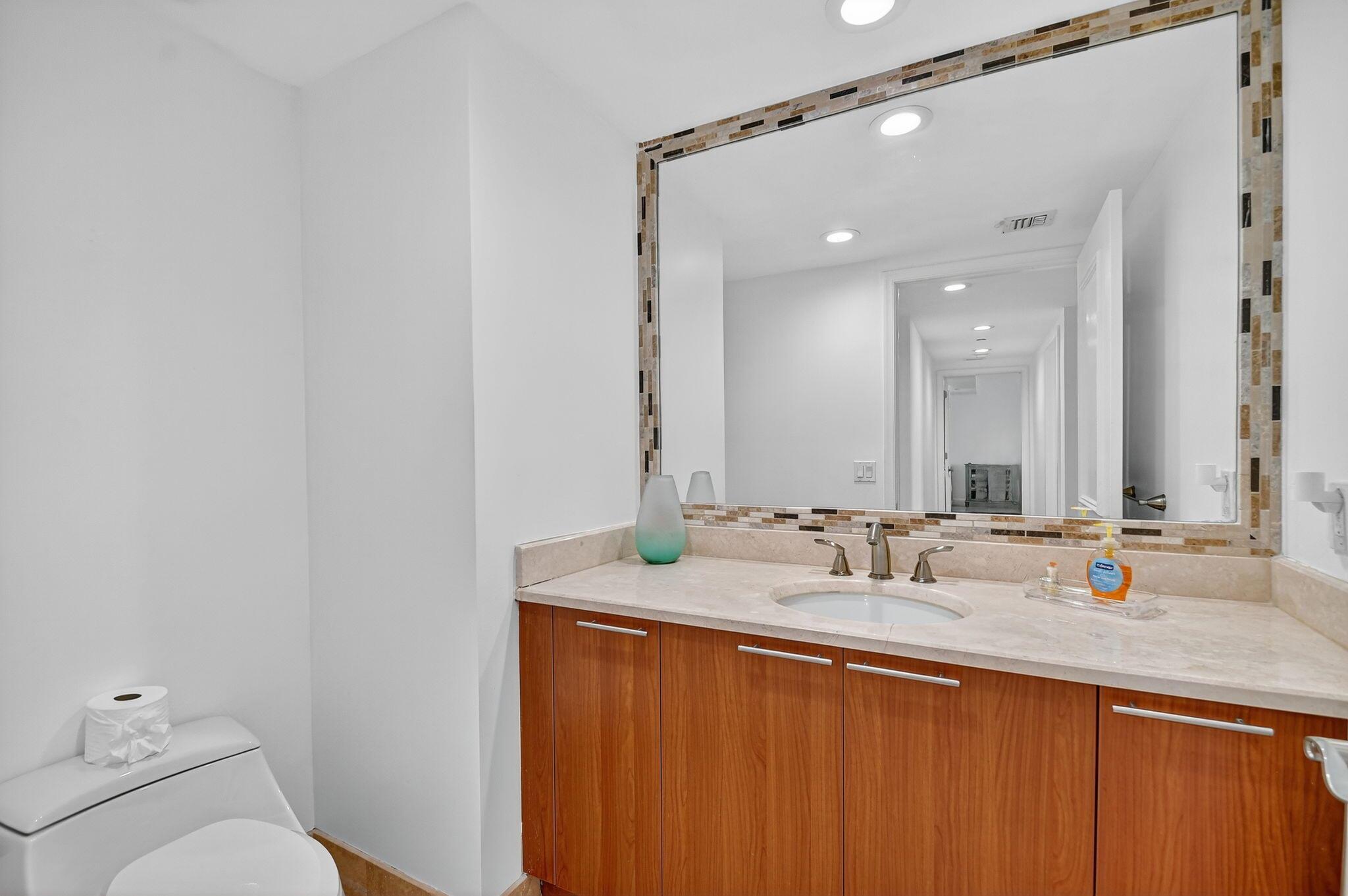 2640 Lake Shore Drive 1710