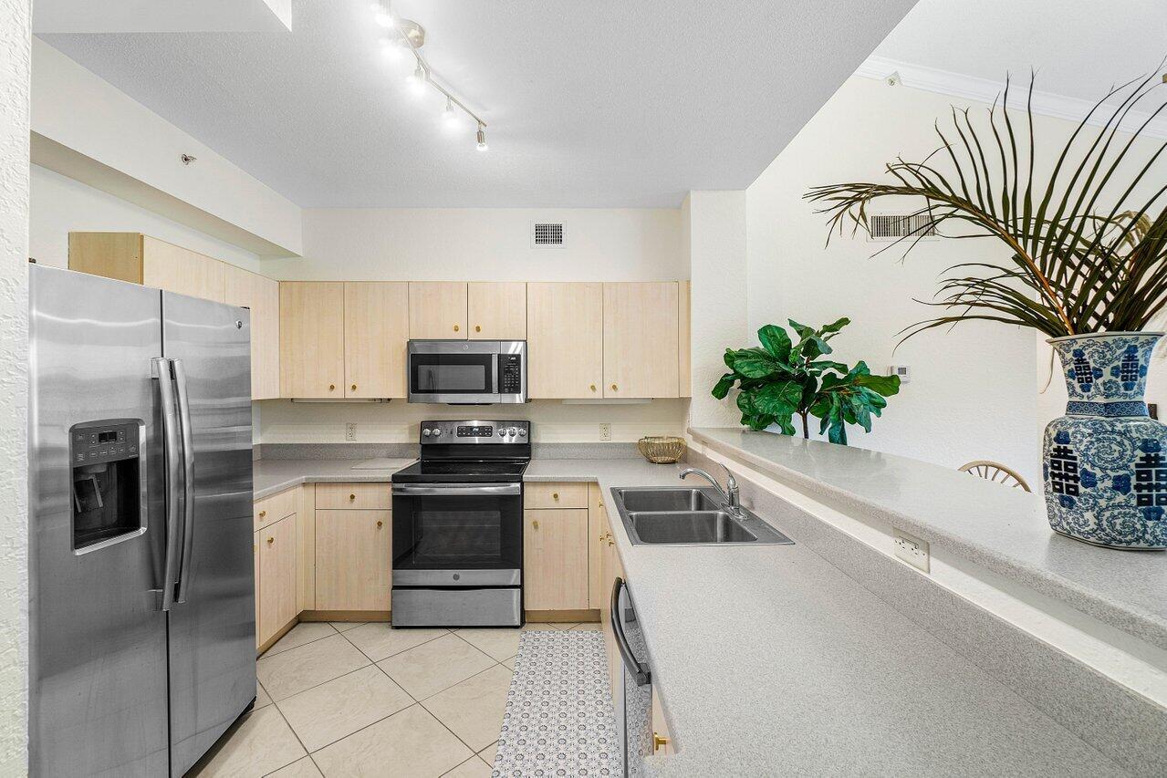 1805 N Flagler Drive 313