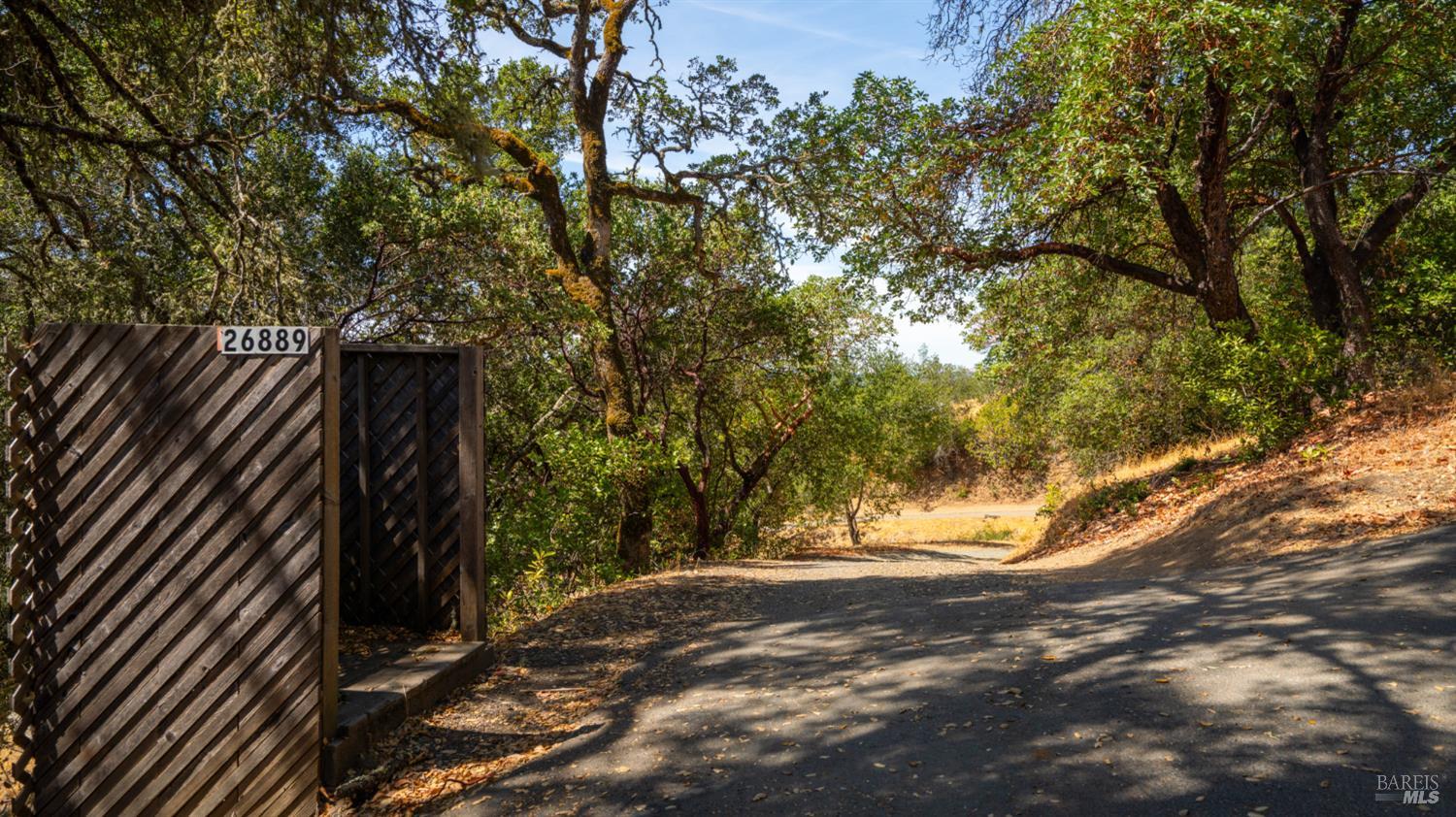 26889 Toyon Ln