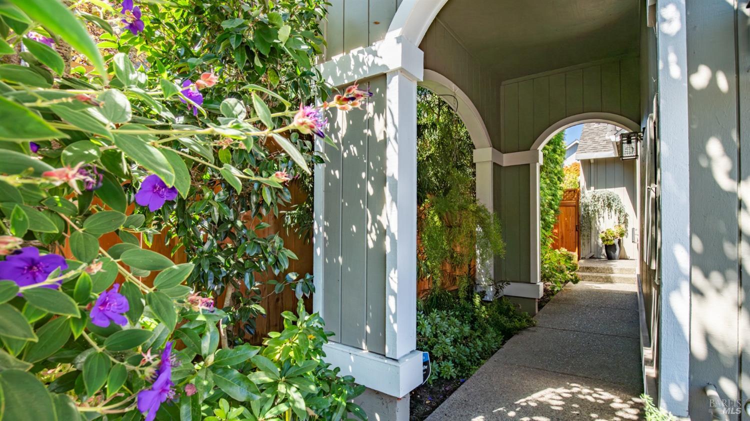 80 Baypoint Dr