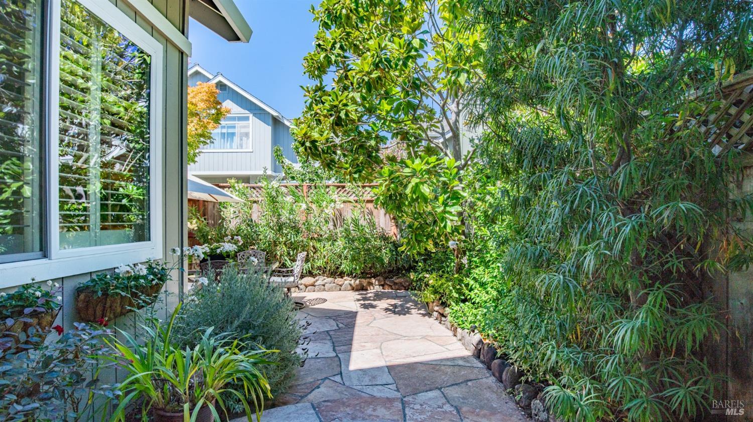 80 Baypoint Dr