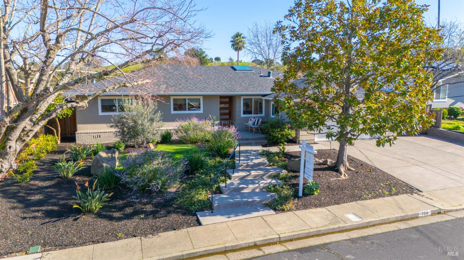 739 Tamarack Drive