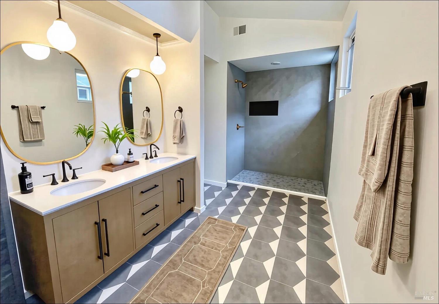 56 Waterside Cir