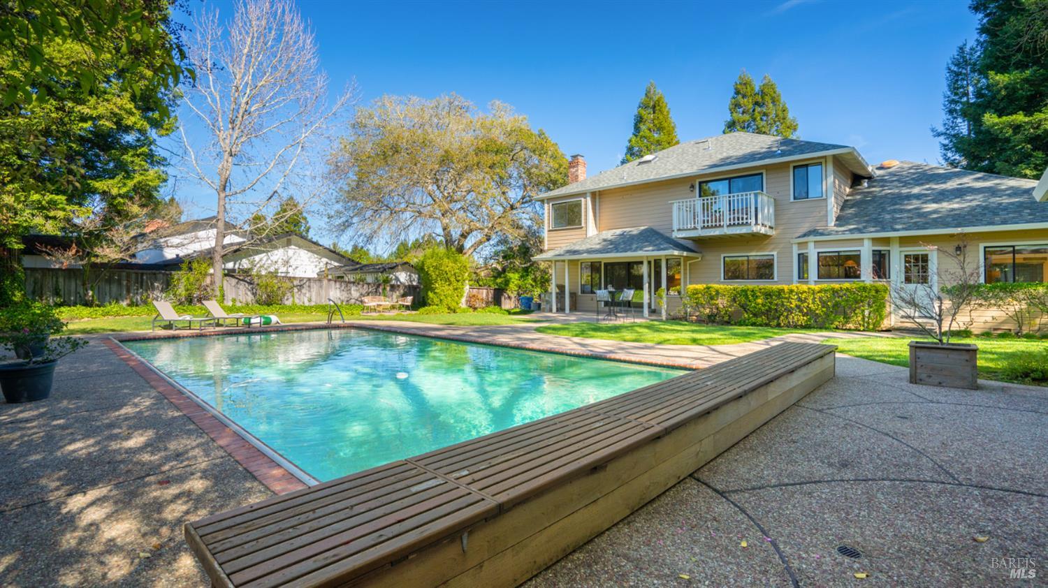 11 Saddlebrook Court