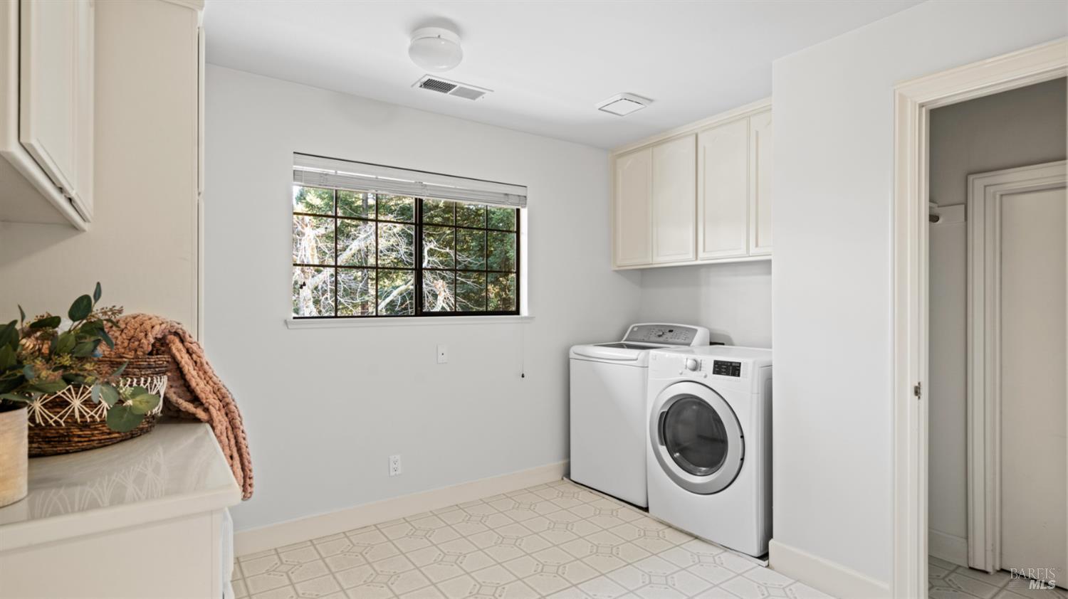 11 Saddlebrook Court