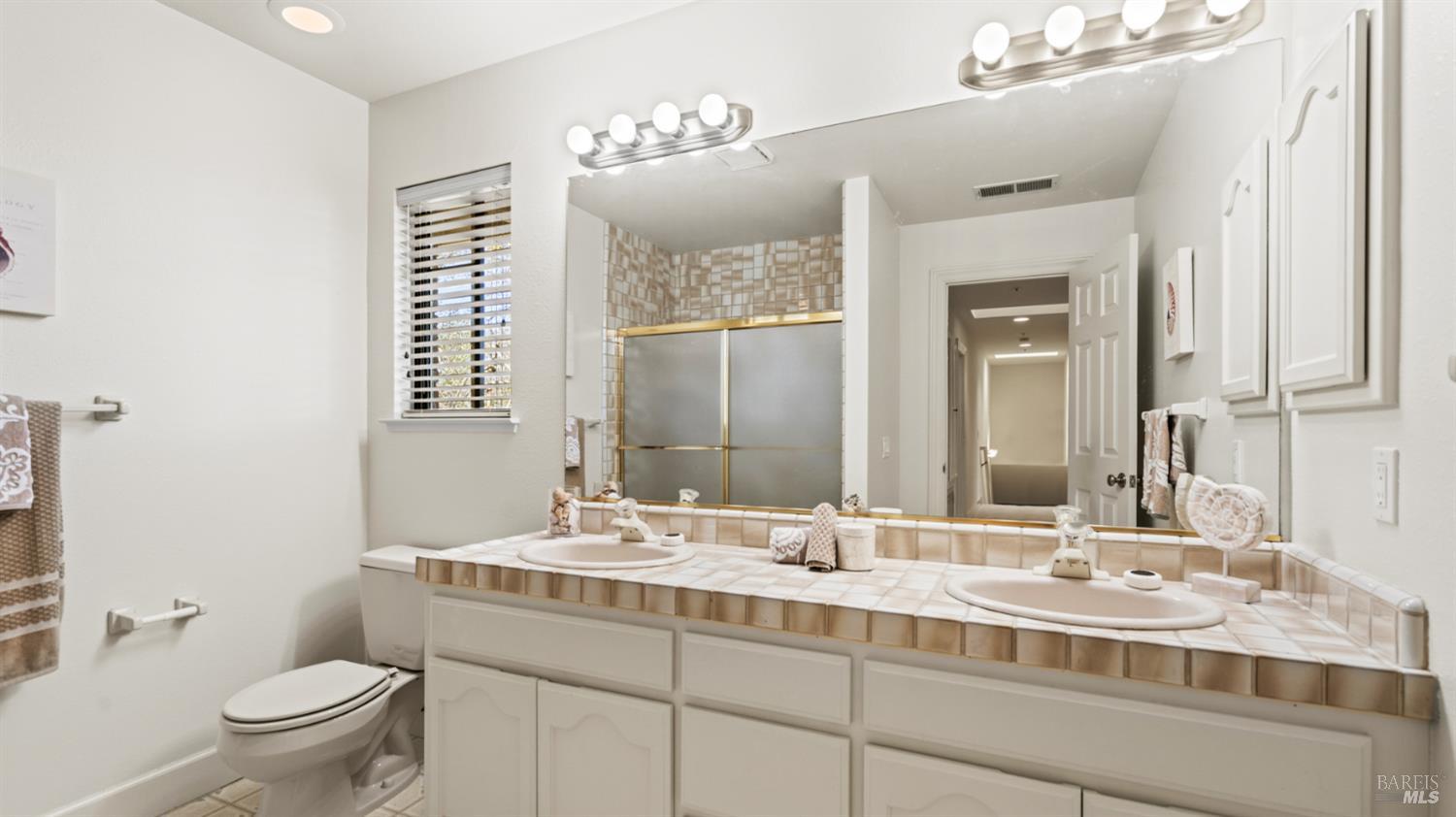 11 Saddlebrook Court