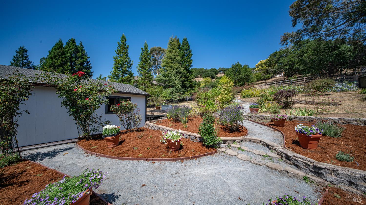 1132 Simmons Lane