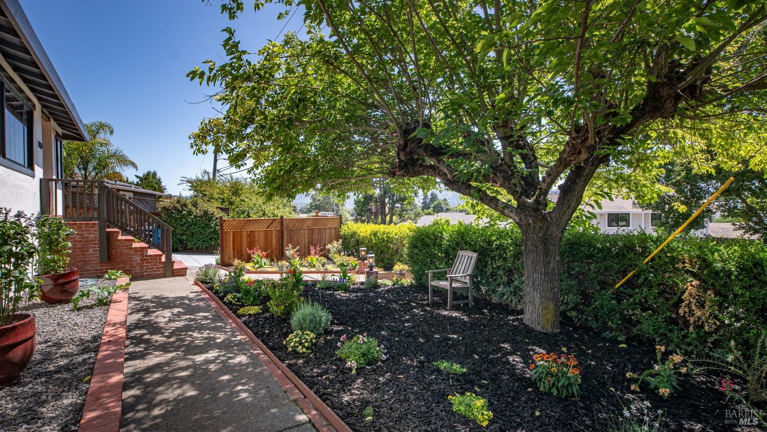 1132 Simmons Lane