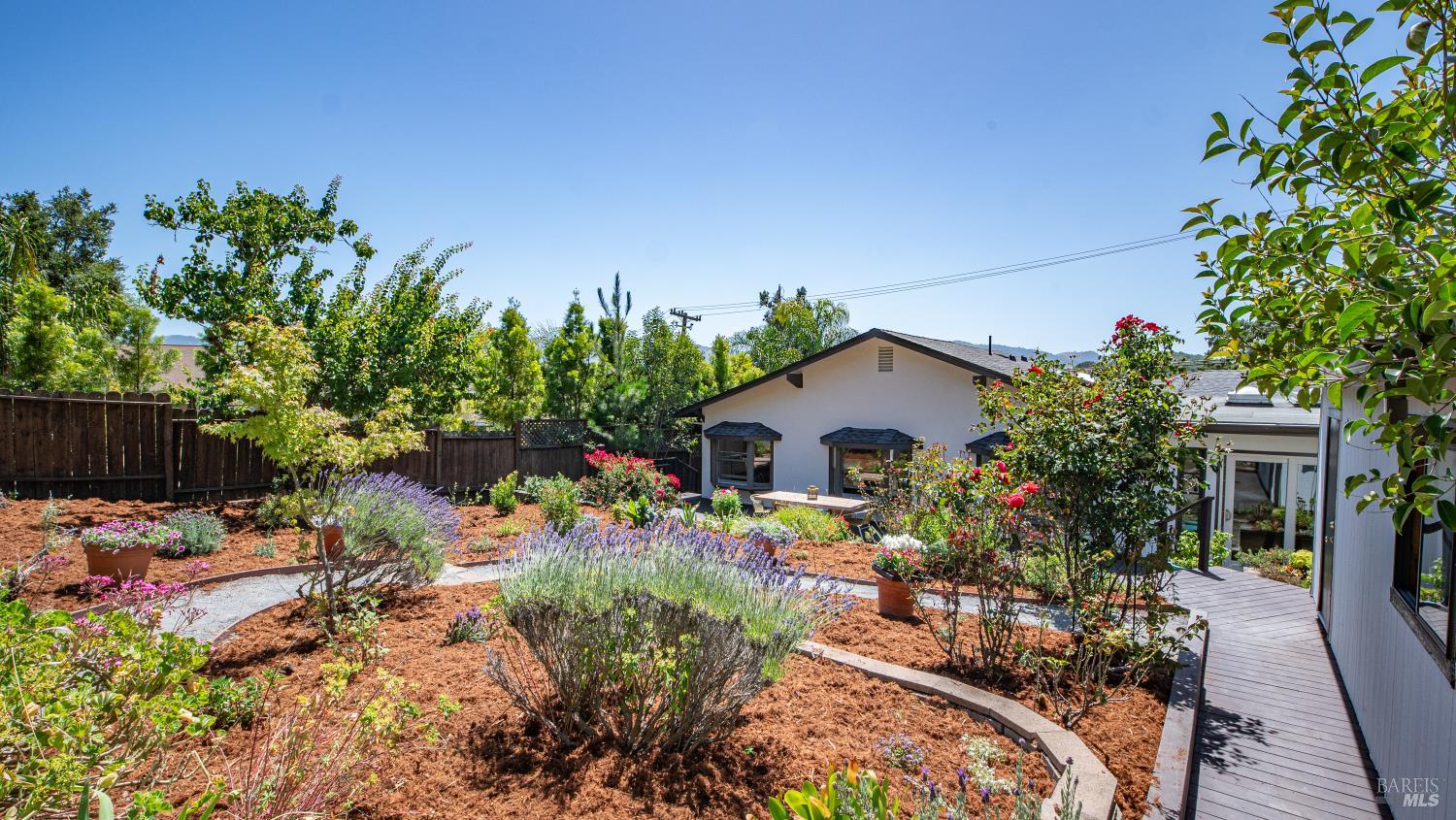 1132 Simmons Lane