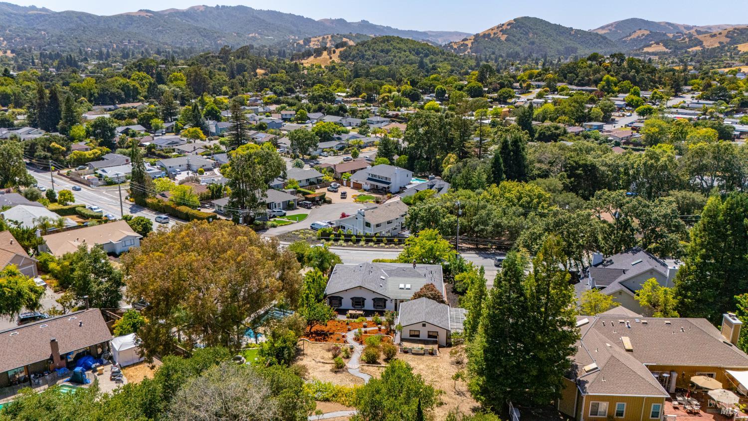 1132 Simmons Lane