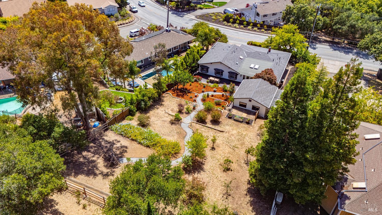 1132 Simmons Lane