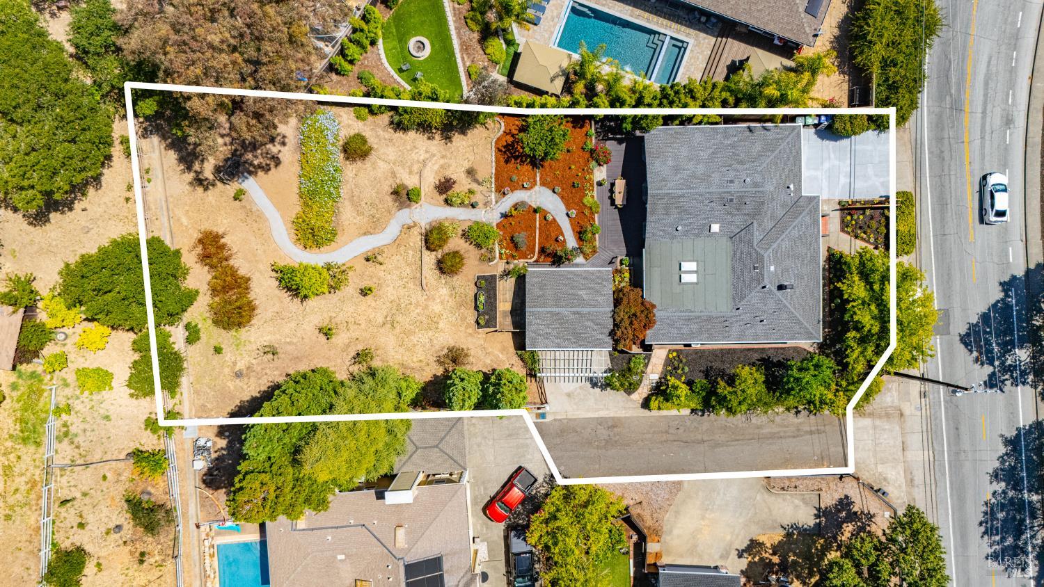 1132 Simmons Lane