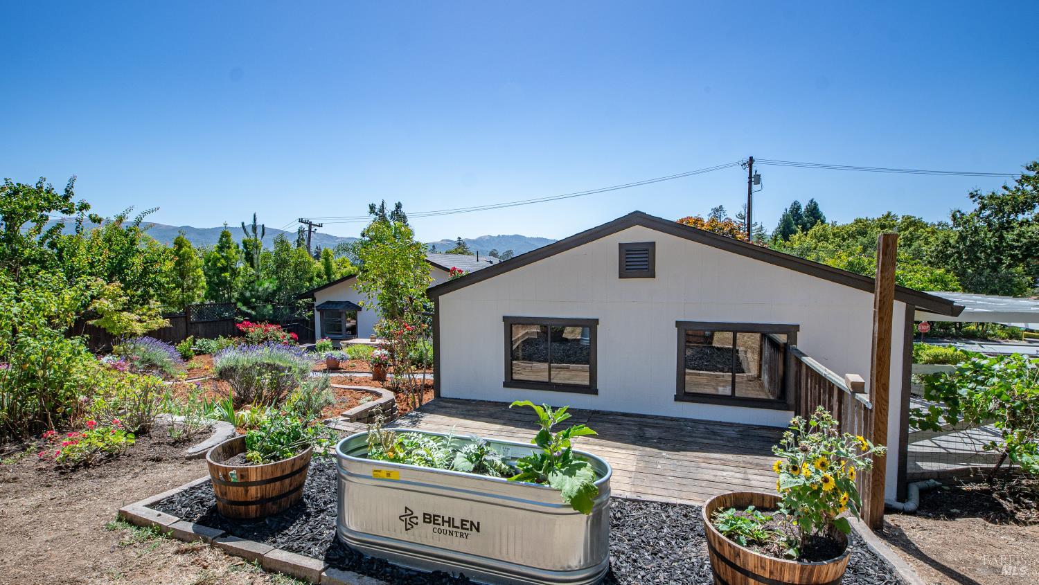 1132 Simmons Lane