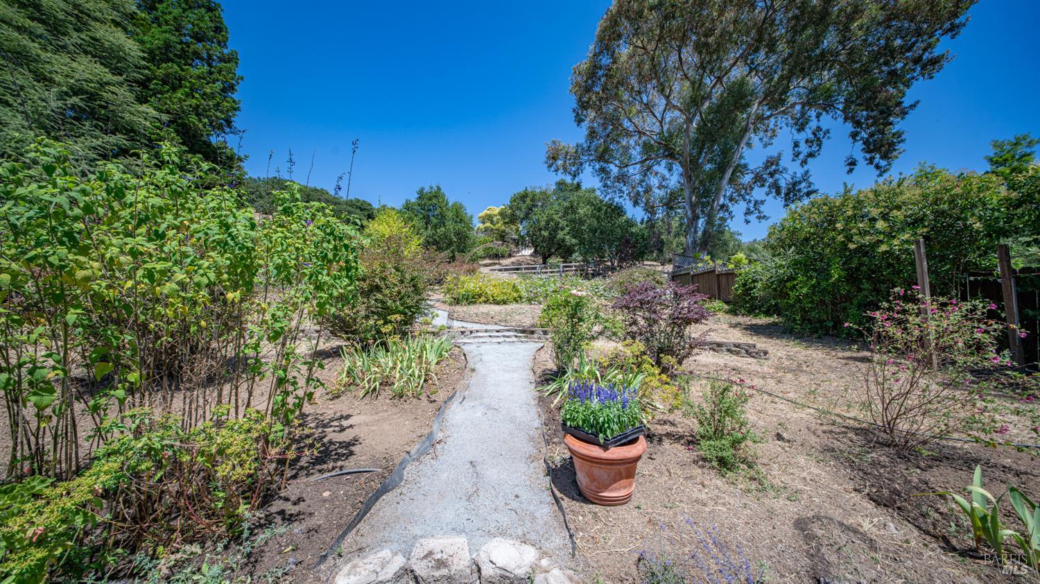 1132 Simmons Lane