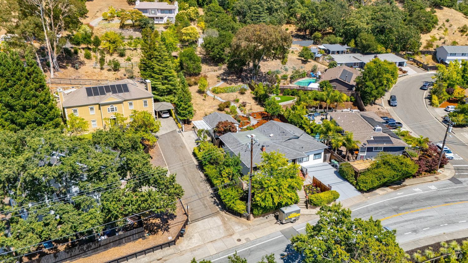 1132 Simmons Lane