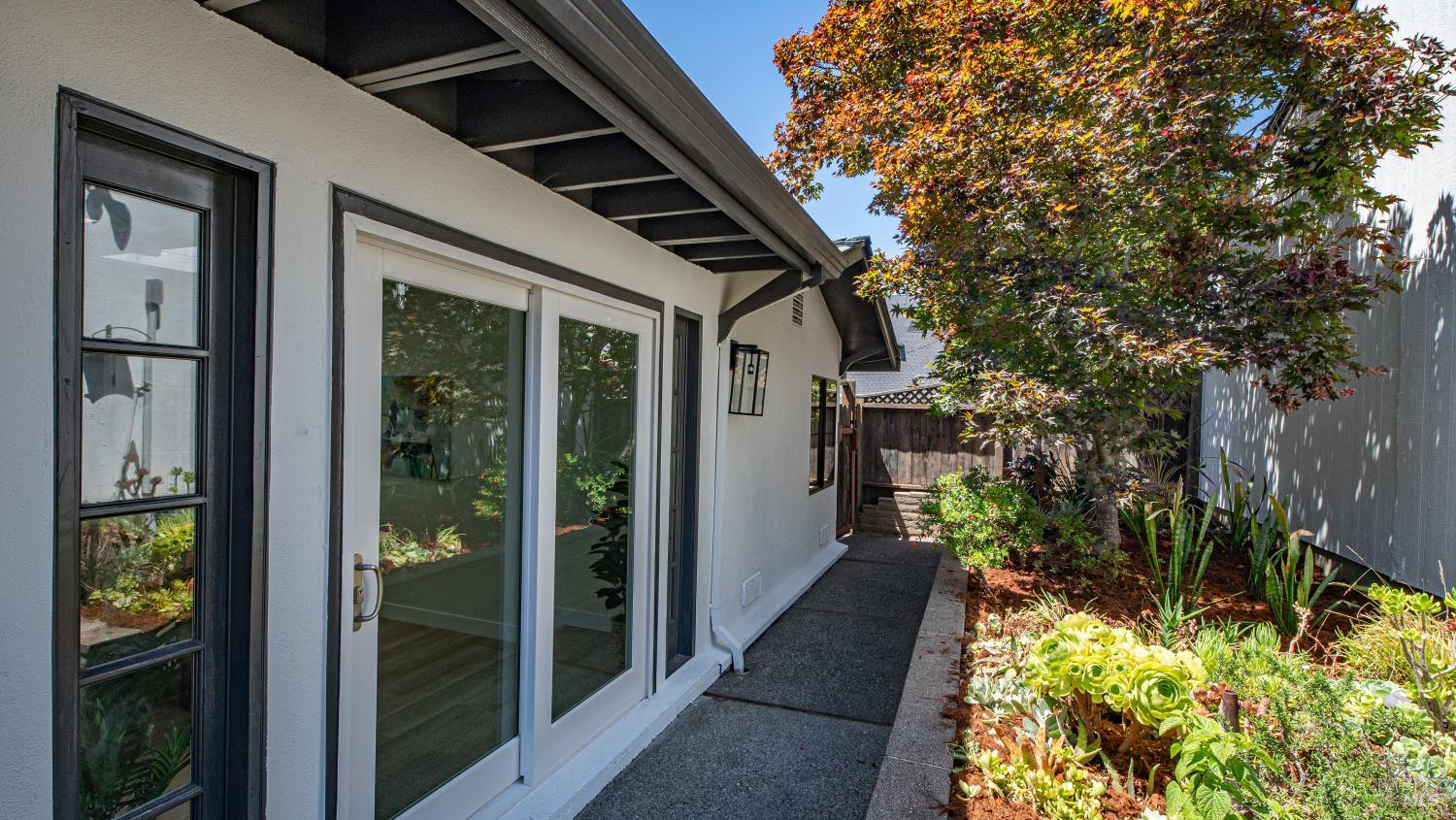 1132 Simmons Lane