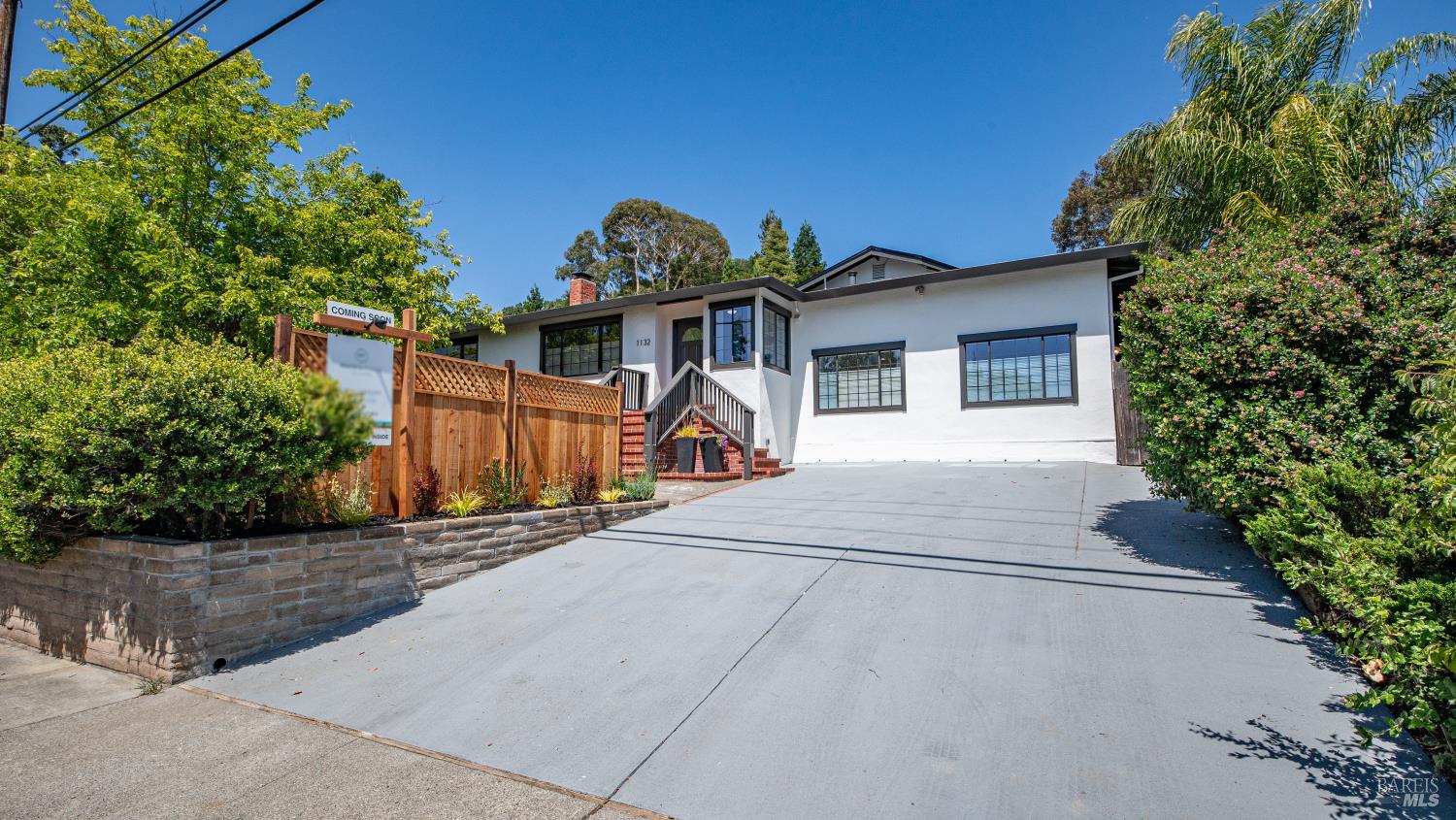 1132 Simmons Lane