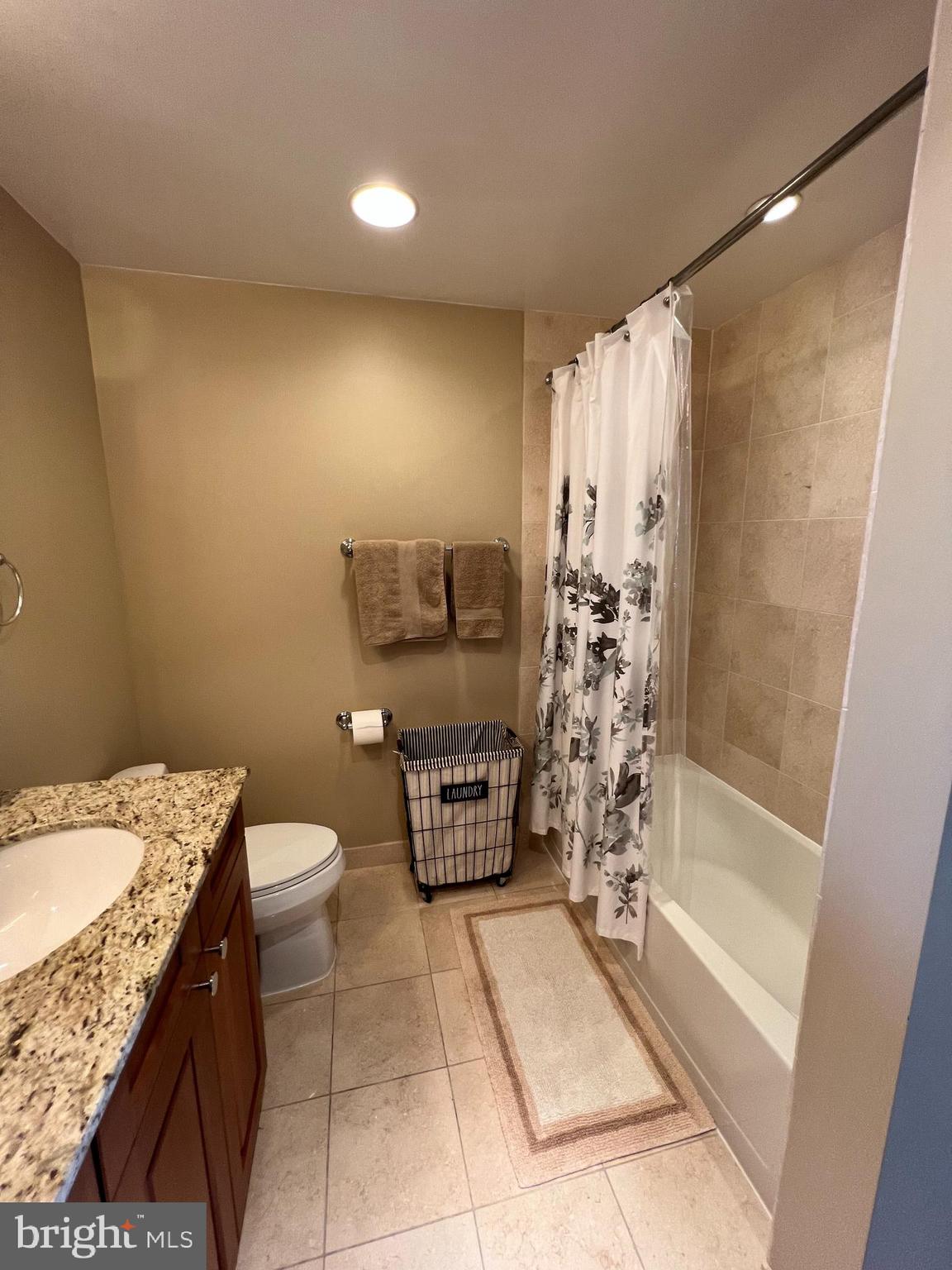 6820 Wisconsin #5004