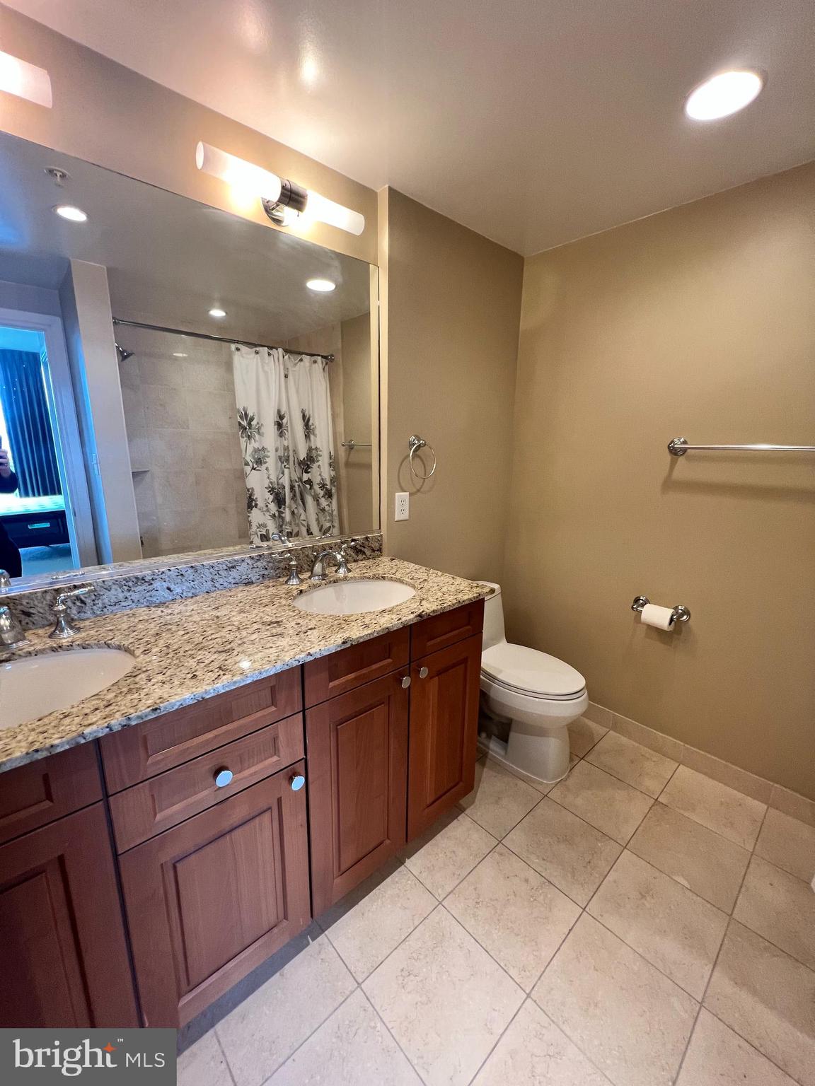 6820 Wisconsin #5004