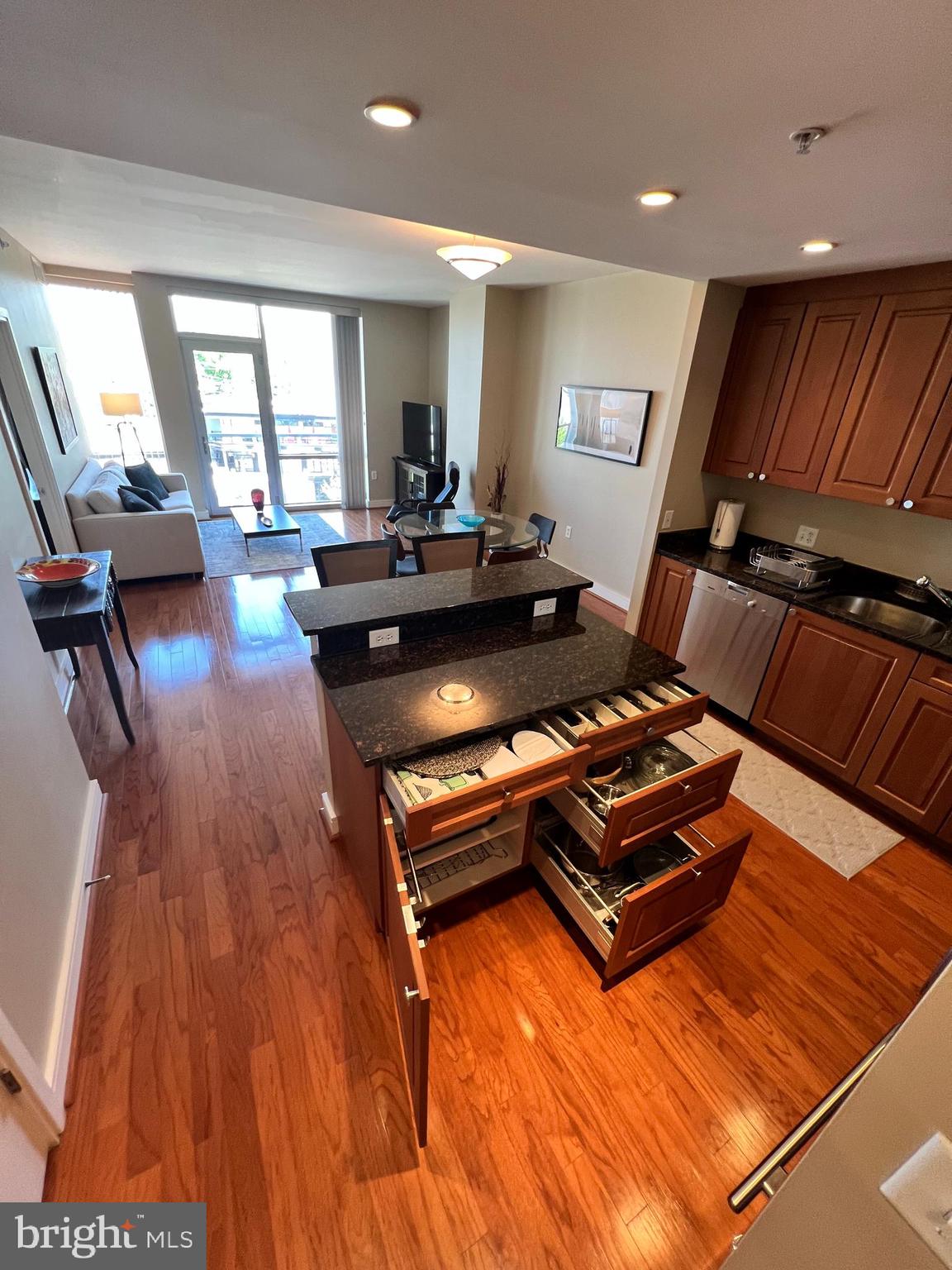 6820 Wisconsin #5004